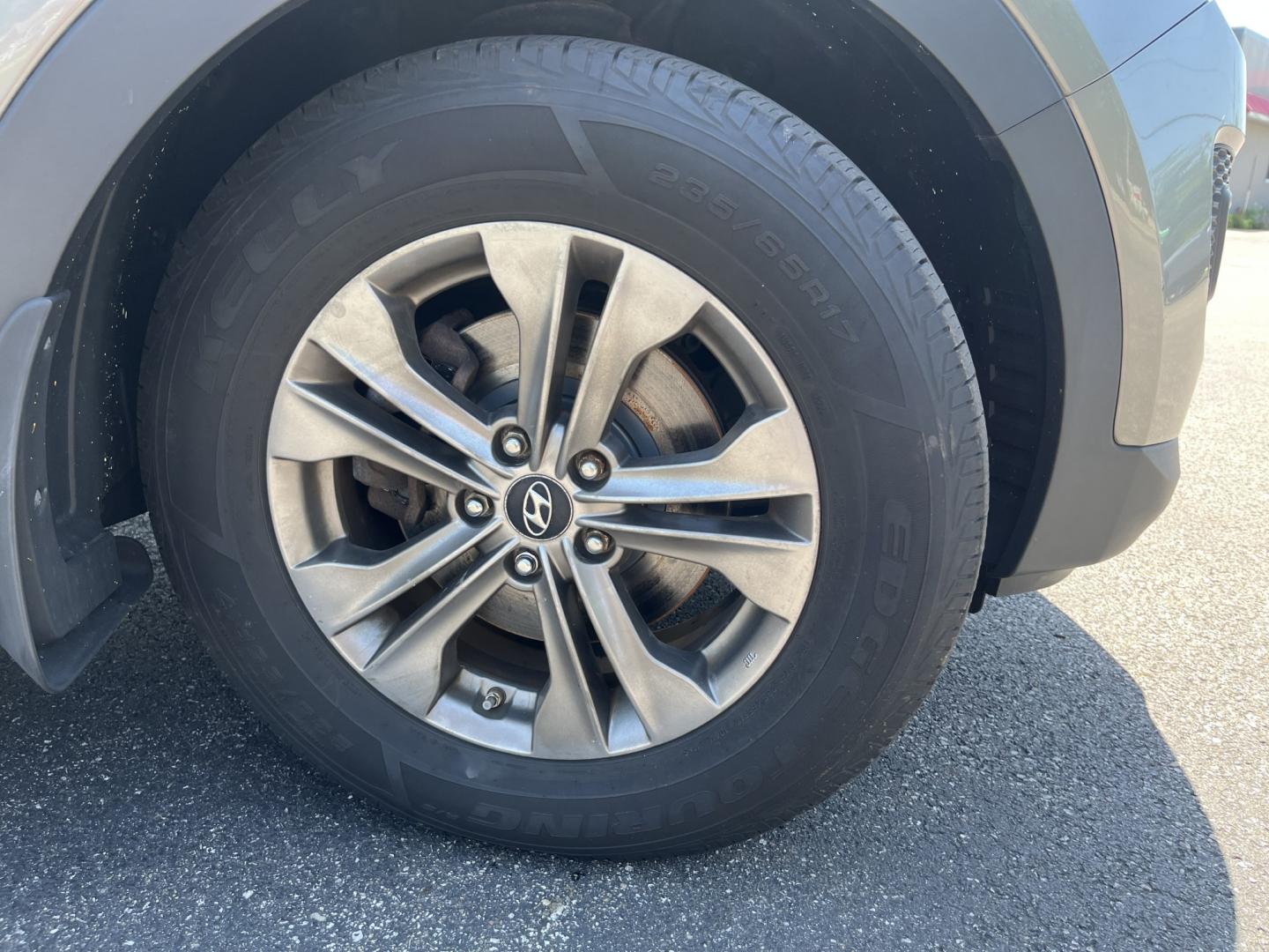 2013 Gray /Black Hyundai Santa Fe Sport 2.4 FWD (5XYZT3LB8DG) with an 2.4L I4 DOHC 16V engine, Automatic transmission, located at 11115 Chardon Rd. , Chardon, OH, 44024, (440) 214-9705, 41.580246, -81.241943 - 2013 Hyundai Santa Fe Sport FWD – Efficient, Versatile, and Ready for Daily Driving! This 2013 Hyundai Santa Fe Sport FWD is a practical and fuel-efficient compact crossover that offers great value and everyday usability. Powered by a responsive 2.4L GDI engine paired with a smooth 6-speed automa- Photo#4