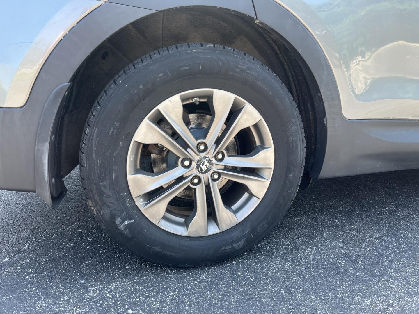 2013 Gray /Black Hyundai Santa Fe Sport 2.4 FWD (5XYZT3LB8DG) with an 2.4L I4 DOHC 16V engine, Automatic transmission, located at 11115 Chardon Rd. , Chardon, OH, 44024, (440) 214-9705, 41.580246, -81.241943 - 2013 Hyundai Santa Fe Sport FWD – Efficient, Versatile, and Ready for Daily Driving! This 2013 Hyundai Santa Fe Sport FWD is a practical and fuel-efficient compact crossover that offers great value and everyday usability. Powered by a responsive 2.4L GDI engine paired with a smooth 6-speed automa- Photo#7