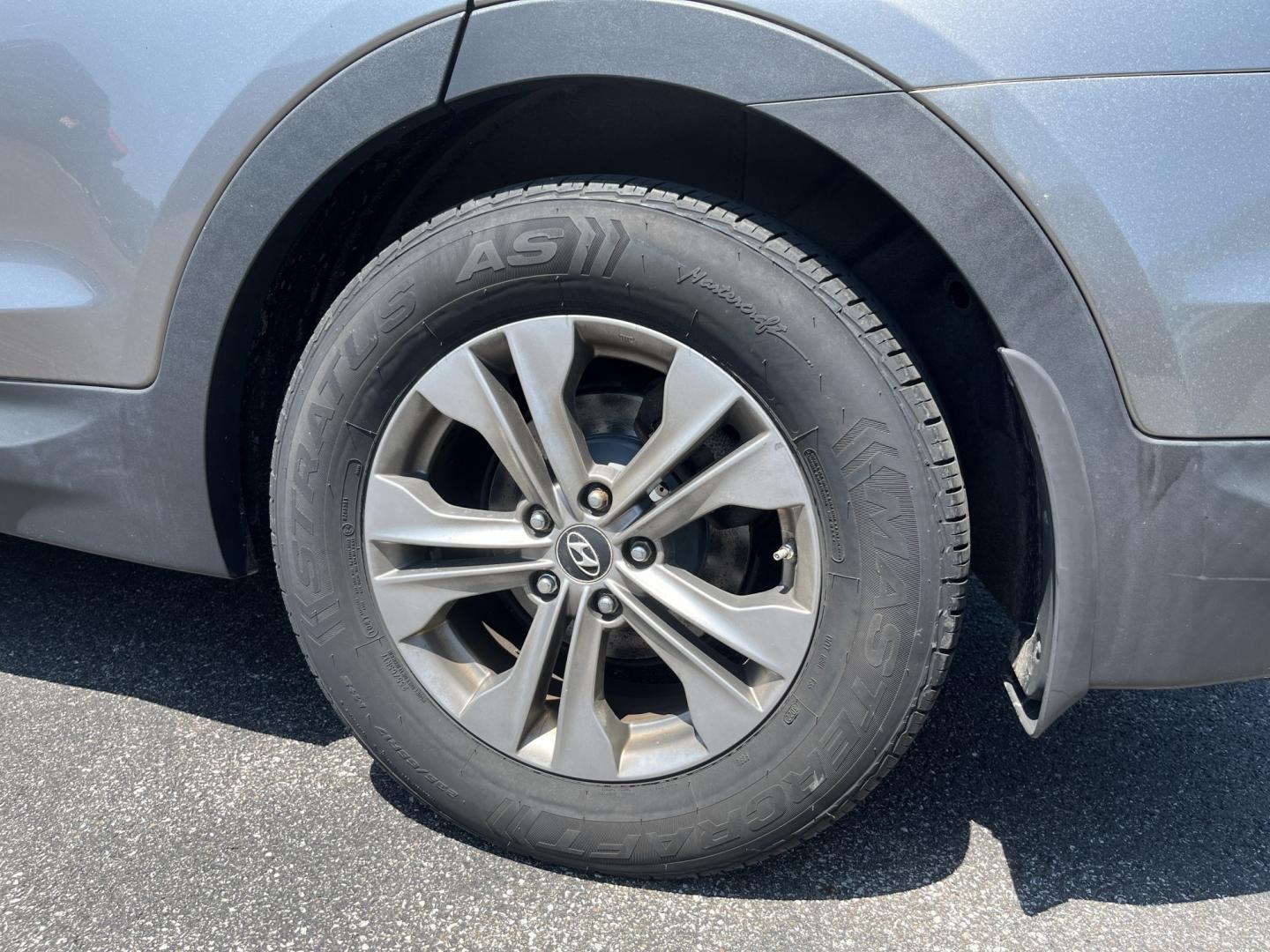 2013 Gray /Black Hyundai Santa Fe Sport 2.4 FWD (5XYZT3LB8DG) with an 2.4L I4 DOHC 16V engine, Automatic transmission, located at 11115 Chardon Rd. , Chardon, OH, 44024, (440) 214-9705, 41.580246, -81.241943 - 2013 Hyundai Santa Fe Sport FWD – Efficient, Versatile, and Ready for Daily Driving! This 2013 Hyundai Santa Fe Sport FWD is a practical and fuel-efficient compact crossover that offers great value and everyday usability. Powered by a responsive 2.4L GDI engine paired with a smooth 6-speed automa- Photo#10
