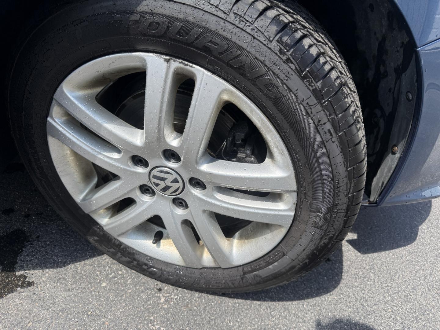 2017 Blue /Gray Volkswagen Jetta S 6A (3VW2B7AJ9HM) with an 1.4L I4 DOHC 16V TURBO engine, Automatic transmission, located at 547 E. Main St., Orwell, OH, 44076, (440) 437-5893, 41.535435, -80.847855 - 2017 Volkswagen Jetta S 6A – Efficient Turbo Sedan with Sport Mode and Modern Tech! This clean 2017 Volkswagen Jetta S 6A is a sharp, fuel-efficient compact sedan that’s perfect for daily commuting and highway cruising. Powered by a responsive 1.4L Turbocharged I4 engine paired with a smooth 6-- Photo#5