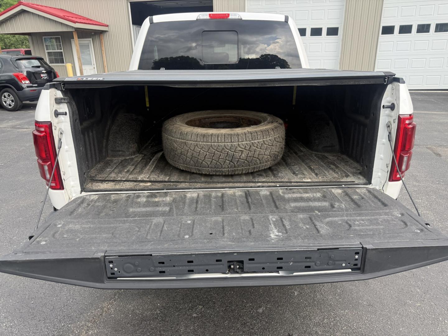 2016 White /Brown Ford F-150 King Ranch SuperCrew 5.5-ft. Bed 4WD (1FTEW1EG3GF) with an 3.5L V6 Twin Turbo engine, 6-Speed Automatic transmission, located at 547 E. Main St., Orwell, OH, 44076, (440) 437-5893, 41.535435, -80.847855 - 2016 Ford F-150 King Ranch Crew Cab 4WD – Luxury Meets Capability with Massive Towing Power! This 2016 Ford F-150 King Ranch Crew Cab 4WD is a top-tier luxury truck that combines premium western styling with serious work capability. Powered by the potent 3.5L Twin-Turbo EcoBoost V6 engine paired- Photo#7
