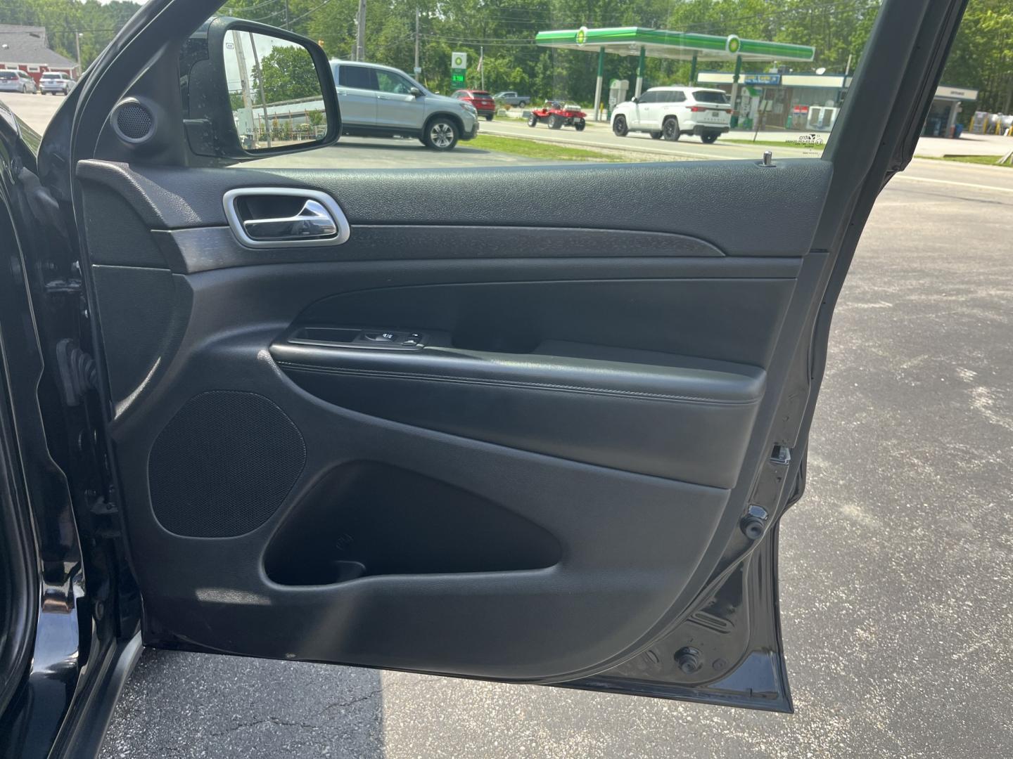 2018 Black /Black Jeep Grand Cherokee Laredo E 4WD (1C4RJFAG8JC) with an 3.6L V6 DOHC 24V engine, Automatic transmission, located at 11115 Chardon Rd. , Chardon, OH, 44024, (440) 214-9705, 41.580246, -81.241943 - 2018 Jeep Grand Cherokee Laredo E 4WD – Clean, Capable, and Well-Equipped with Modern Tech! This 2018 Jeep Grand Cherokee Laredo E 4WD is a sharp midsize SUV that offers strong capability, modern features, and great everyday usability. Powered by the smooth 3.6L Pentastar V6 engine paired with an- Photo#34