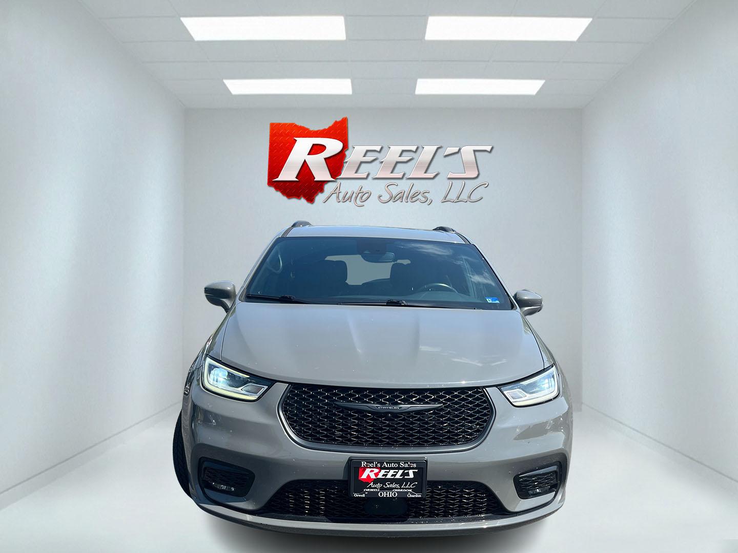 2021 Gray /Black Chrysler Pacifica Touring-L (2C4RC1BG2MR) with an 3.6L V6 DOHC 24V engine, Automatic transmission, located at 547 E. Main St., Orwell, OH, 44076, (440) 437-5893, 41.535435, -80.847855 - 2021 Chrysler Pacifica Touring L – Spacious Family Minivan with S Appearance Package and Modern Features! This 2021 Chrysler Pacifica Touring L is a versatile and well-equipped minivan that makes family life easier and more comfortable. Powered by a smooth 3.6L Pentastar V6 engine paired with a r- Photo#1