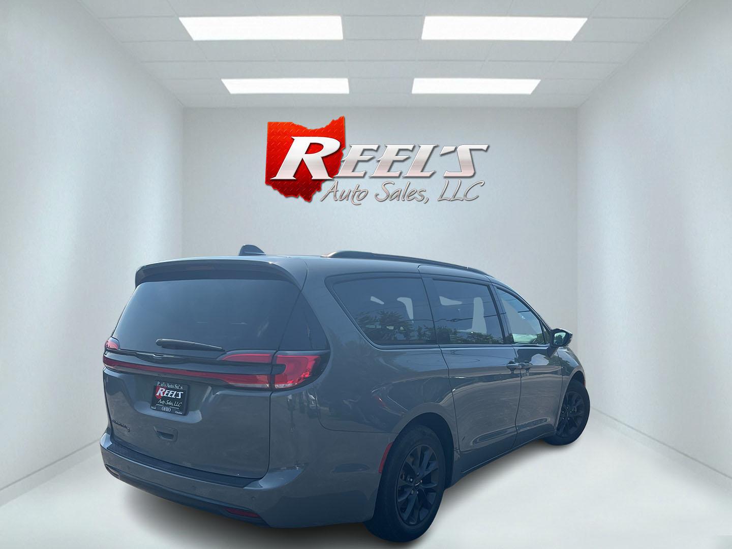 2021 Gray /Black Chrysler Pacifica Touring-L (2C4RC1BG2MR) with an 3.6L V6 DOHC 24V engine, Automatic transmission, located at 547 E. Main St., Orwell, OH, 44076, (440) 437-5893, 41.535435, -80.847855 - 2021 Chrysler Pacifica Touring L – Spacious Family Minivan with S Appearance Package and Modern Features! This 2021 Chrysler Pacifica Touring L is a versatile and well-equipped minivan that makes family life easier and more comfortable. Powered by a smooth 3.6L Pentastar V6 engine paired with a r- Photo#6