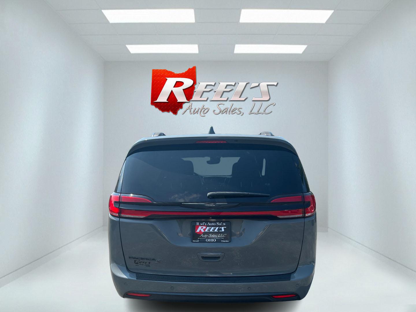 2021 Gray /Black Chrysler Pacifica Touring-L (2C4RC1BG2MR) with an 3.6L V6 DOHC 24V engine, Automatic transmission, located at 547 E. Main St., Orwell, OH, 44076, (440) 437-5893, 41.535435, -80.847855 - 2021 Chrysler Pacifica Touring L – Spacious Family Minivan with S Appearance Package and Modern Features! This 2021 Chrysler Pacifica Touring L is a versatile and well-equipped minivan that makes family life easier and more comfortable. Powered by a smooth 3.6L Pentastar V6 engine paired with a r- Photo#8