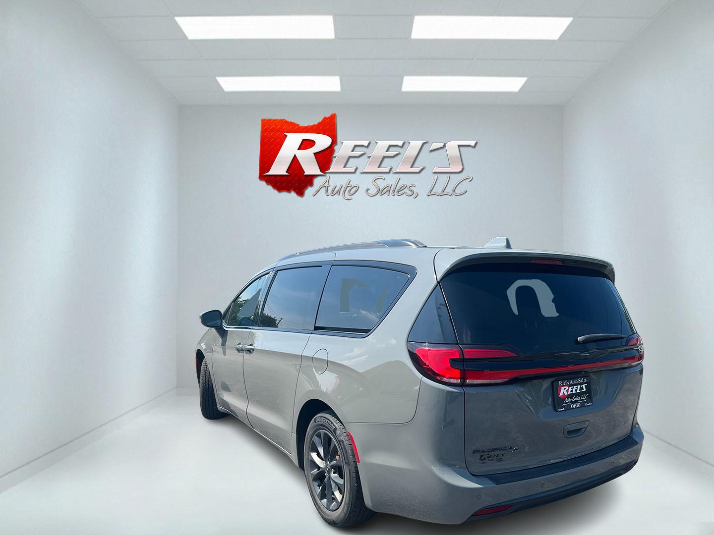 2021 Gray /Black Chrysler Pacifica Touring-L (2C4RC1BG2MR) with an 3.6L V6 DOHC 24V engine, Automatic transmission, located at 547 E. Main St., Orwell, OH, 44076, (440) 437-5893, 41.535435, -80.847855 - 2021 Chrysler Pacifica Touring L – Spacious Family Minivan with S Appearance Package and Modern Features! This 2021 Chrysler Pacifica Touring L is a versatile and well-equipped minivan that makes family life easier and more comfortable. Powered by a smooth 3.6L Pentastar V6 engine paired with a r- Photo#9