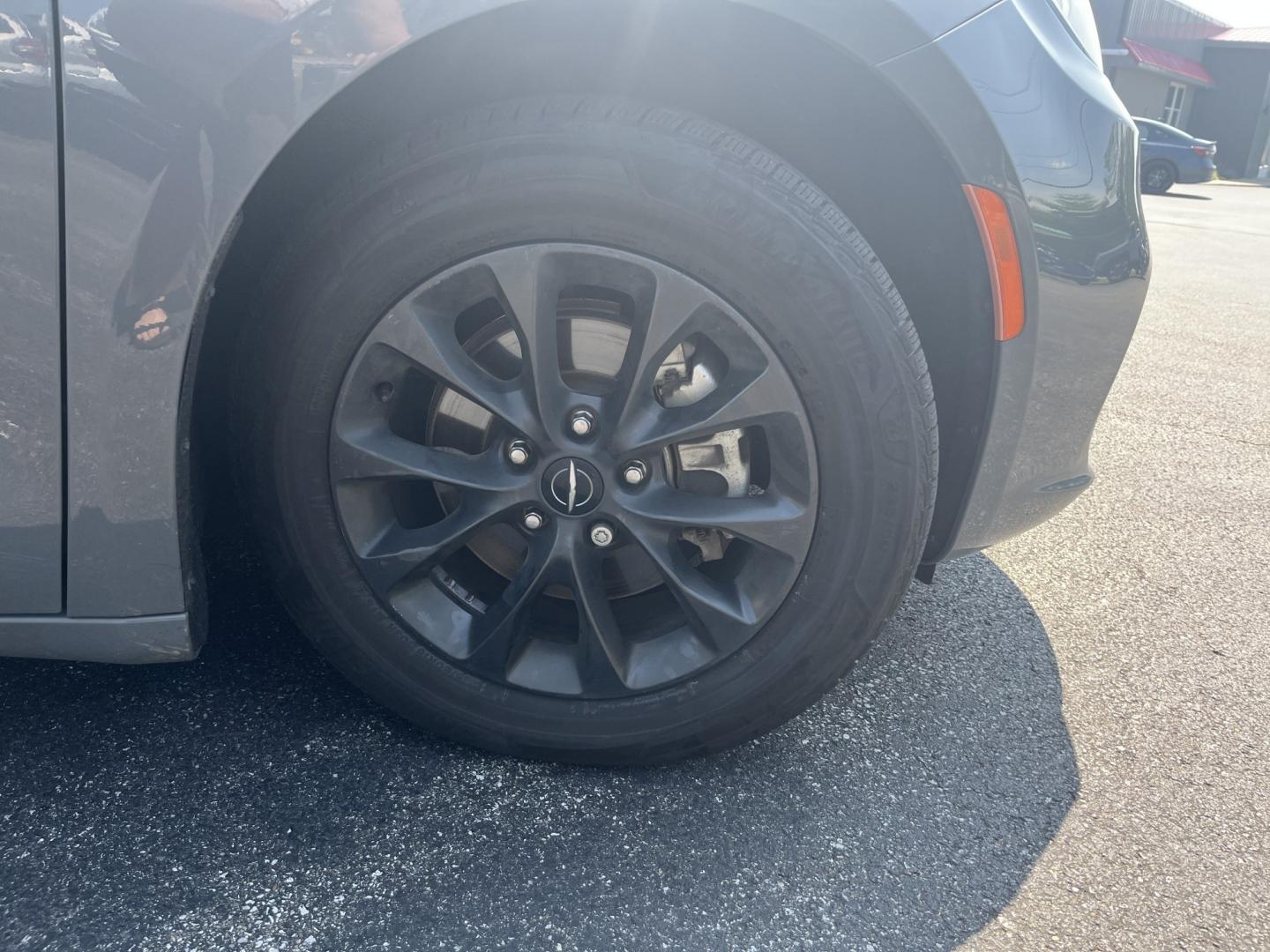 2021 Gray /Black Chrysler Pacifica Touring-L (2C4RC1BG2MR) with an 3.6L V6 DOHC 24V engine, Automatic transmission, located at 547 E. Main St., Orwell, OH, 44076, (440) 437-5893, 41.535435, -80.847855 - 2021 Chrysler Pacifica Touring L – Spacious Family Minivan with S Appearance Package and Modern Features! This 2021 Chrysler Pacifica Touring L is a versatile and well-equipped minivan that makes family life easier and more comfortable. Powered by a smooth 3.6L Pentastar V6 engine paired with a r- Photo#4