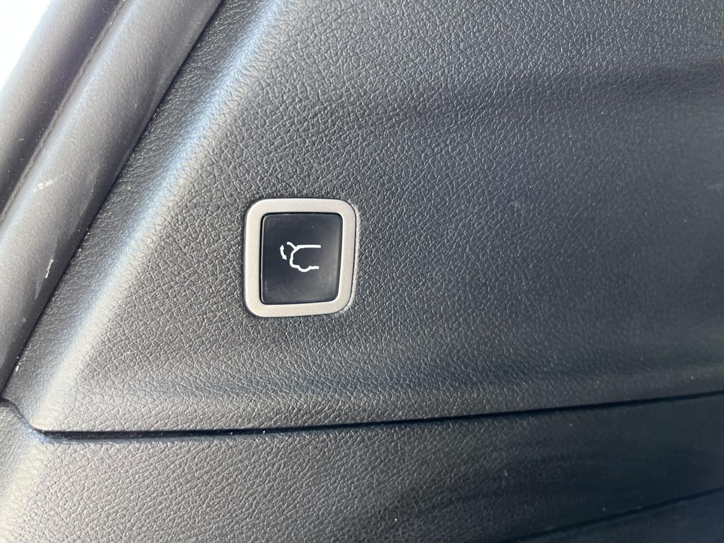 2021 Gray /Black Chrysler Pacifica Touring-L (2C4RC1BG2MR) with an 3.6L V6 DOHC 24V engine, Automatic transmission, located at 547 E. Main St., Orwell, OH, 44076, (440) 437-5893, 41.535435, -80.847855 - 2021 Chrysler Pacifica Touring L – Spacious Family Minivan with S Appearance Package and Modern Features! This 2021 Chrysler Pacifica Touring L is a versatile and well-equipped minivan that makes family life easier and more comfortable. Powered by a smooth 3.6L Pentastar V6 engine paired with a r- Photo#15