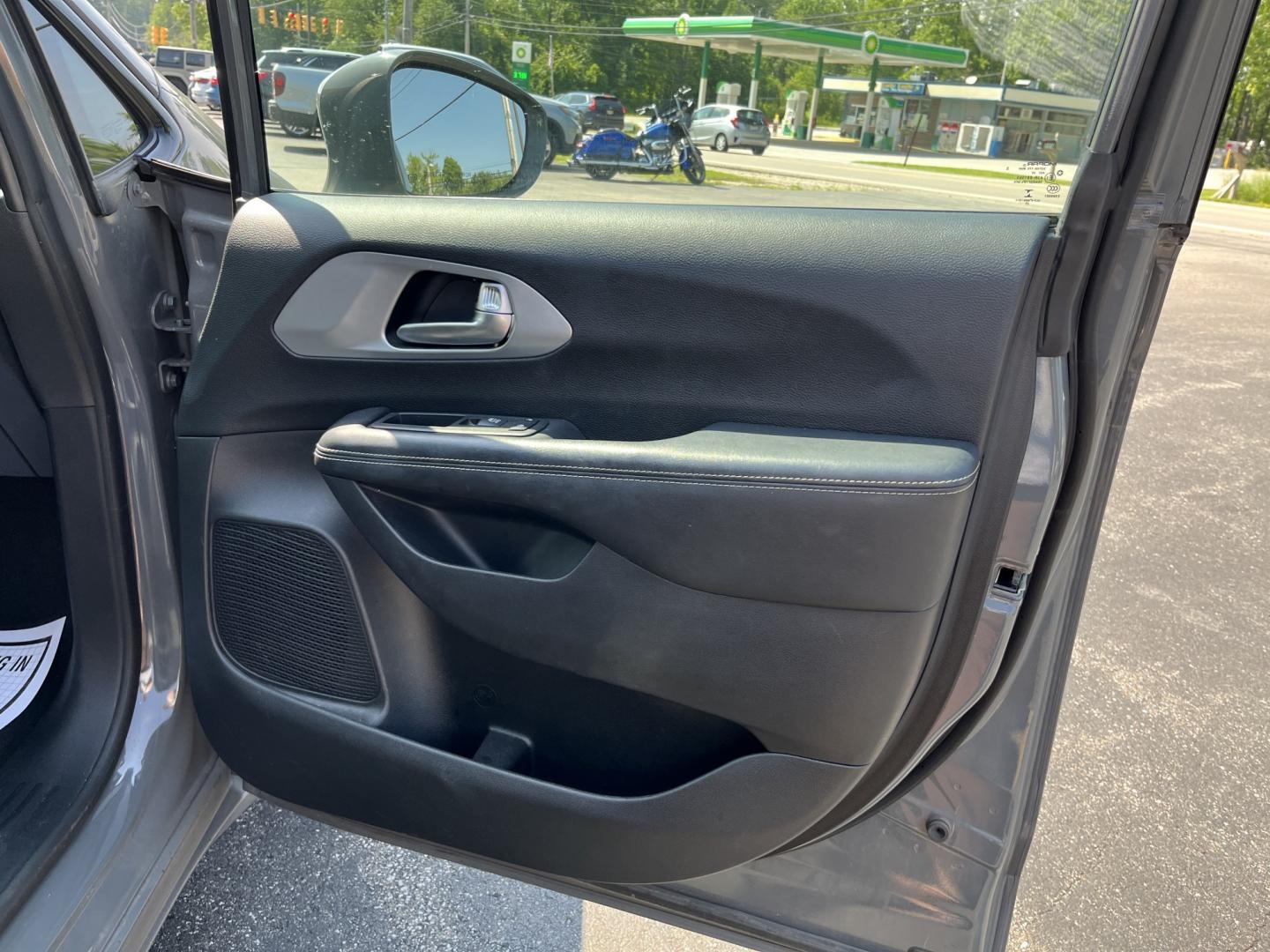 2021 Gray /Black Chrysler Pacifica Touring-L (2C4RC1BG2MR) with an 3.6L V6 DOHC 24V engine, Automatic transmission, located at 547 E. Main St., Orwell, OH, 44076, (440) 437-5893, 41.535435, -80.847855 - 2021 Chrysler Pacifica Touring L – Spacious Family Minivan with S Appearance Package and Modern Features! This 2021 Chrysler Pacifica Touring L is a versatile and well-equipped minivan that makes family life easier and more comfortable. Powered by a smooth 3.6L Pentastar V6 engine paired with a r- Photo#32