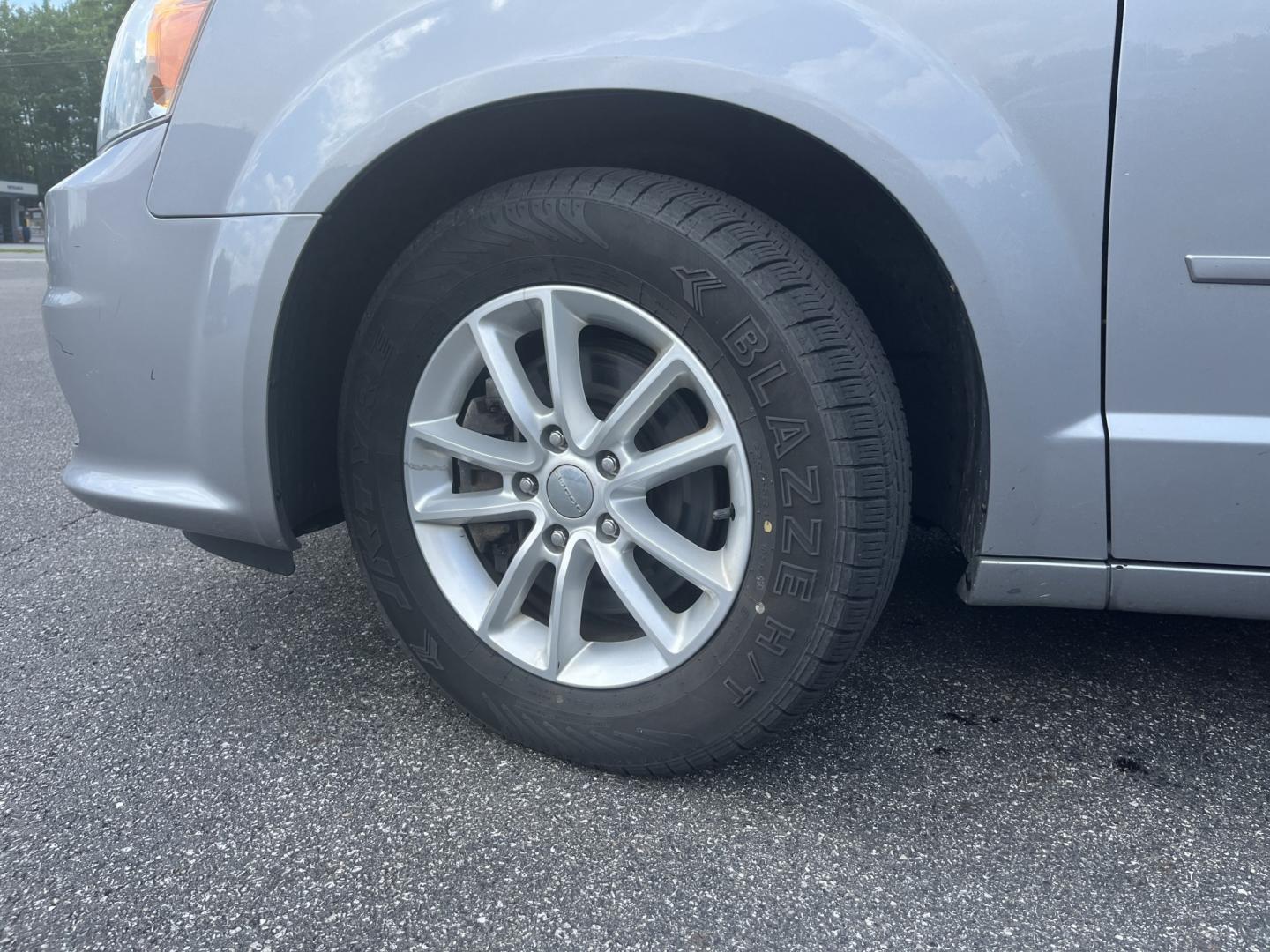 2013 Silver /Black Dodge Grand Caravan SXT (2C4RDGCG8DR) with an 3.6L V6 DOHC 24V FFV engine, Automatic transmission, located at 11115 Chardon Rd. , Chardon, OH, 44024, (440) 214-9705, 41.580246, -81.241943 - 2013 Dodge Grand Caravan SXT – Spacious Family Minivan with Stow ’n Go and Rear Entertainment! This 2013 Dodge Grand Caravan SXT is a practical and family-friendly minivan that offers generous space and versatile seating. Powered by a smooth 3.6L Pentastar V6 engine paired with a responsive 6-s- Photo#12