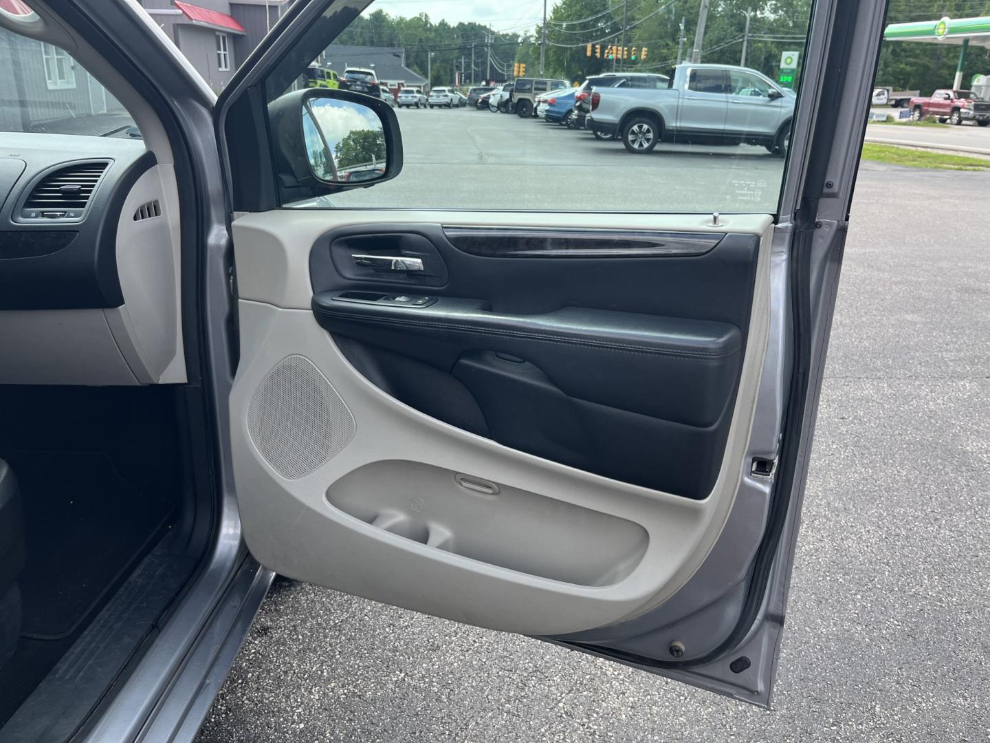 2013 Silver /Black Dodge Grand Caravan SXT (2C4RDGCG8DR) with an 3.6L V6 DOHC 24V FFV engine, Automatic transmission, located at 11115 Chardon Rd. , Chardon, OH, 44024, (440) 214-9705, 41.580246, -81.241943 - 2013 Dodge Grand Caravan SXT – Spacious Family Minivan with Stow ’n Go and Rear Entertainment! This 2013 Dodge Grand Caravan SXT is a practical and family-friendly minivan that offers generous space and versatile seating. Powered by a smooth 3.6L Pentastar V6 engine paired with a responsive 6-s- Photo#33