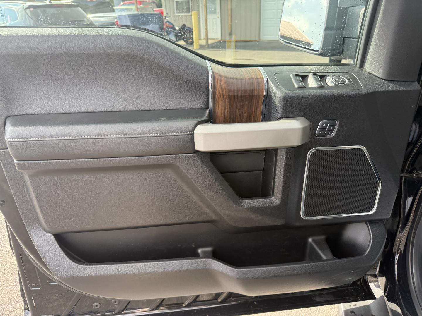 2017 Black /Black Ford F-150 Lariat SuperCrew 5.5-ft. Bed 4WD (1FTEW1EG6HF) with an 3.5L V6 Twin Turbo engine, Automatic transmission, located at 547 E. Main St., Orwell, OH, 44076, (440) 437-5893, 41.535435, -80.847855 - 2017 Ford F-150 Lariat Crew Cab 4WD – Loaded Luxury Truck with Twin-Turbo Power and Massive Towing! This 2017 Ford F-150 Lariat Crew Cab 4WD is a premium, well-equipped full-size truck that offers luxury comfort and serious capability. Powered by the potent 3.5L Twin-Turbo EcoBoost V6 engine pair- Photo#13