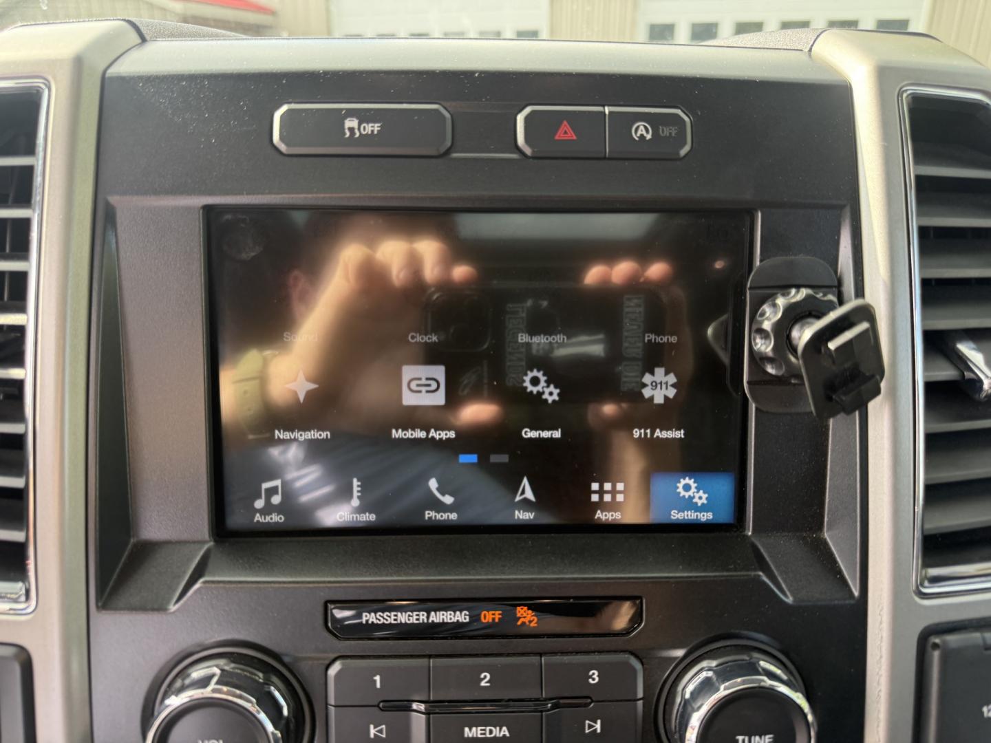2017 Black /Black Ford F-150 Lariat SuperCrew 5.5-ft. Bed 4WD (1FTEW1EG6HF) with an 3.5L V6 Twin Turbo engine, Automatic transmission, located at 547 E. Main St., Orwell, OH, 44076, (440) 437-5893, 41.535435, -80.847855 - 2017 Ford F-150 Lariat Crew Cab 4WD – Loaded Luxury Truck with Twin-Turbo Power and Massive Towing! This 2017 Ford F-150 Lariat Crew Cab 4WD is a premium, well-equipped full-size truck that offers luxury comfort and serious capability. Powered by the potent 3.5L Twin-Turbo EcoBoost V6 engine pair- Photo#20