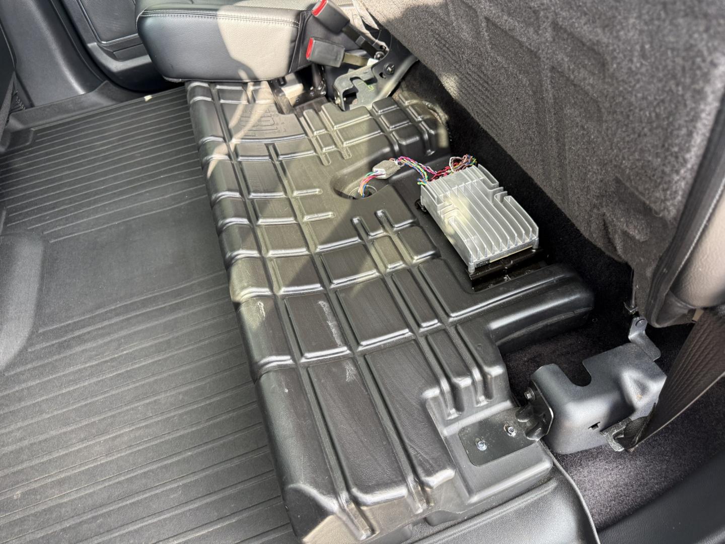 2017 Black /Black Ford F-150 Lariat SuperCrew 5.5-ft. Bed 4WD (1FTEW1EG6HF) with an 3.5L V6 Twin Turbo engine, Automatic transmission, located at 547 E. Main St., Orwell, OH, 44076, (440) 437-5893, 41.535435, -80.847855 - 2017 Ford F-150 Lariat Crew Cab 4WD – Loaded Luxury Truck with Twin-Turbo Power and Massive Towing! This 2017 Ford F-150 Lariat Crew Cab 4WD is a premium, well-equipped full-size truck that offers luxury comfort and serious capability. Powered by the potent 3.5L Twin-Turbo EcoBoost V6 engine pair- Photo#31