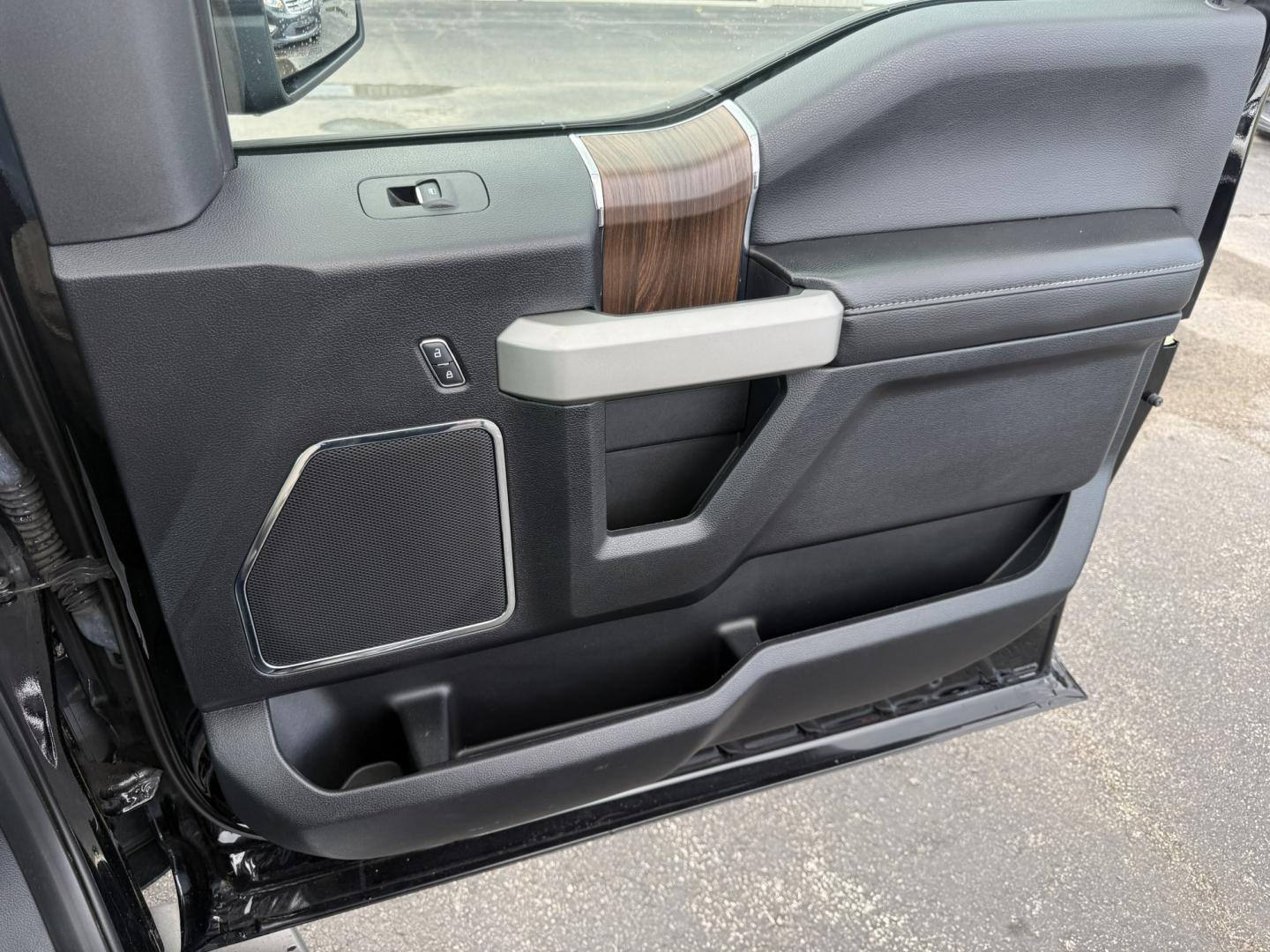2017 Black /Black Ford F-150 Lariat SuperCrew 5.5-ft. Bed 4WD (1FTEW1EG6HF) with an 3.5L V6 Twin Turbo engine, Automatic transmission, located at 547 E. Main St., Orwell, OH, 44076, (440) 437-5893, 41.535435, -80.847855 - 2017 Ford F-150 Lariat Crew Cab 4WD – Loaded Luxury Truck with Twin-Turbo Power and Massive Towing! This 2017 Ford F-150 Lariat Crew Cab 4WD is a premium, well-equipped full-size truck that offers luxury comfort and serious capability. Powered by the potent 3.5L Twin-Turbo EcoBoost V6 engine pair- Photo#52