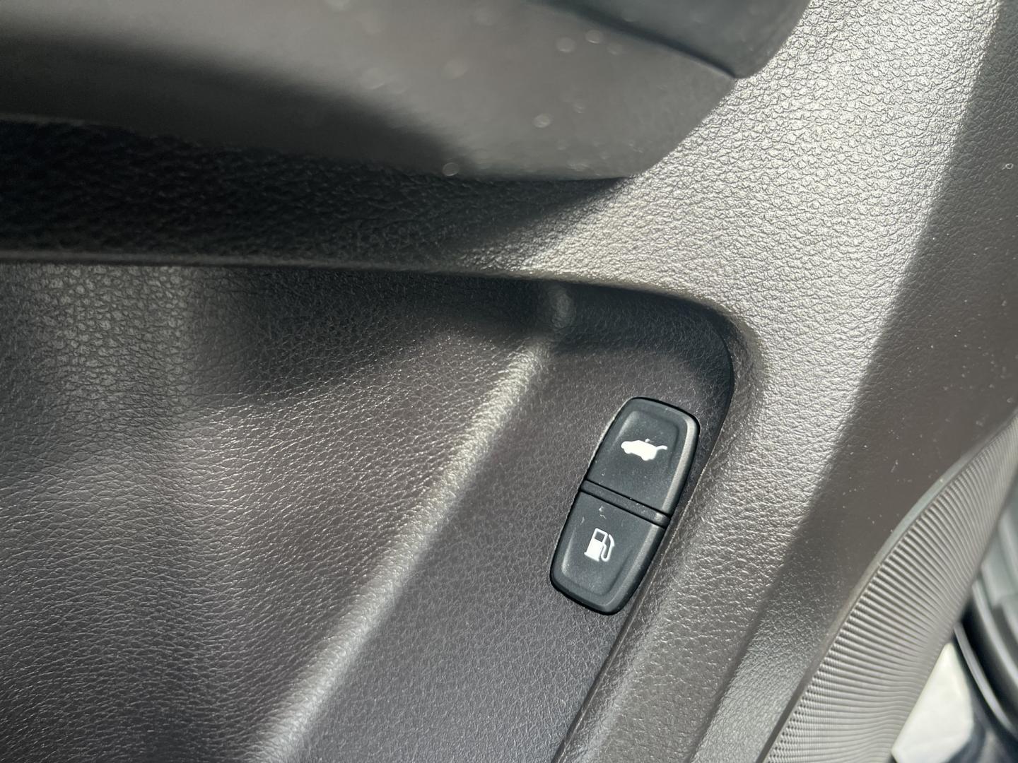 2017 Black /BLack Acura MDX Sport Hybrid SH-AWD w/Advance Package (5FRYD7H76HB) with an 3.0L V6 DOHC 24V HYBRID engine, Automatic transmission, located at 547 E. Main St., Orwell, OH, 44076, (440) 437-5893, 41.535435, -80.847855 - 2017 Acura MDX Sport Hybrid AWD – Luxury 3-Row Hybrid SUV with Strong Performance and Premium Features! This 2017 Acura MDX Sport Hybrid AWD is a refined and capable 3-row luxury SUV that combines hybrid efficiency with impressive performance. Powered by a smooth 3.0L V6 hybrid powertrain paired- Photo#20