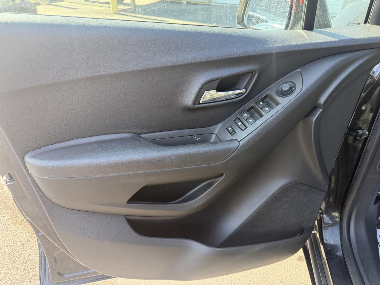 2015 Black /Black Chevrolet Trax LS FWD (KL7CJKSB2FB) with an 1.4L I4 DOHC 16V Turbo engine, Automatic transmission, located at 547 E. Main St., Orwell, OH, 44076, (440) 437-5893, 41.535435, -80.847855 - 2015 Chevrolet Trax LS FWD – Efficient Compact Crossover with Modern Convenience! This 2015 Chevrolet Trax LS FWD is a practical and fuel-efficient compact crossover that’s perfect for daily commuting and easy city driving. Powered by a peppy 1.4L Turbocharged EcoTec I4 engine paired with a smo- Photo#8