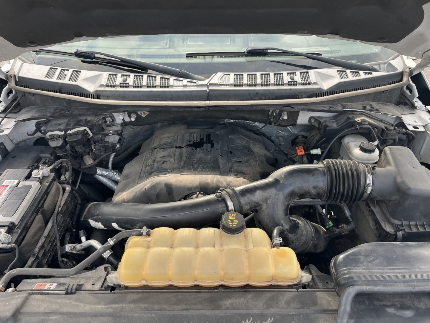 2016 White /Black Ford F-150 Platinum SuperCrew 5.5-ft. Bed 4WD (1FTEW1EG3GF) with an 3.5L V6 Twin Turbo engine, Automatic transmission, located at 11115 Chardon Rd. , Chardon, OH, 44024, (440) 214-9705, 41.580246, -81.241943 - 2016 Ford F-150 Platinum Crew Cab 4WD – Loaded Luxury Truck with Massive Towing and Fresh Timing Job! This 2016 Ford F-150 Platinum Crew Cab 4WD is a top-tier luxury truck that combines premium comfort with serious capability. Powered by the potent 3.5L Twin-Turbo EcoBoost V6 engine paired with a- Photo#13