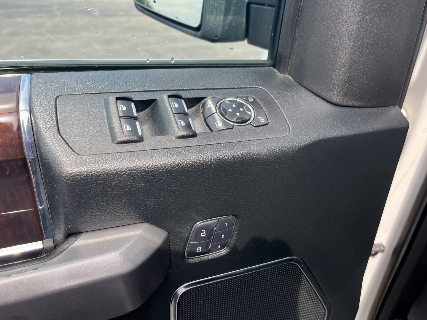 2016 White /Black Ford F-150 Platinum SuperCrew 5.5-ft. Bed 4WD (1FTEW1EG3GF) with an 3.5L V6 Twin Turbo engine, Automatic transmission, located at 11115 Chardon Rd. , Chardon, OH, 44024, (440) 214-9705, 41.580246, -81.241943 - 2016 Ford F-150 Platinum Crew Cab 4WD – Loaded Luxury Truck with Massive Towing and Fresh Timing Job! This 2016 Ford F-150 Platinum Crew Cab 4WD is a top-tier luxury truck that combines premium comfort with serious capability. Powered by the potent 3.5L Twin-Turbo EcoBoost V6 engine paired with a- Photo#16
