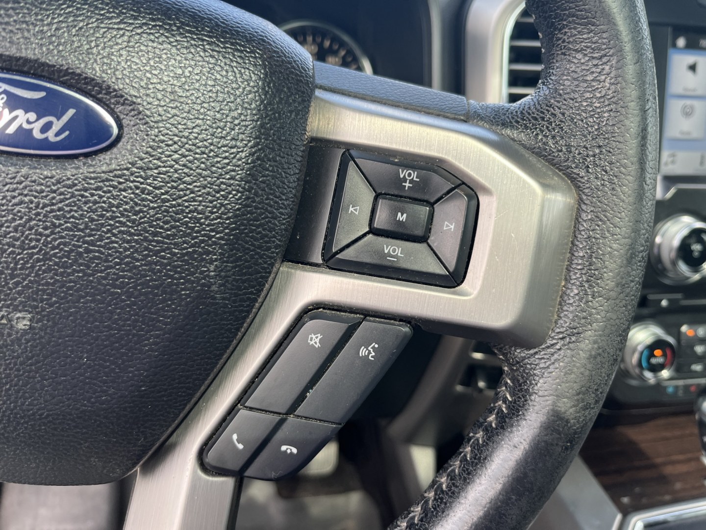 2016 White /Black Ford F-150 Platinum SuperCrew 5.5-ft. Bed 4WD (1FTEW1EG3GF) with an 3.5L V6 Twin Turbo engine, Automatic transmission, located at 11115 Chardon Rd. , Chardon, OH, 44024, (440) 214-9705, 41.580246, -81.241943 - 2016 Ford F-150 Platinum Crew Cab 4WD – Loaded Luxury Truck with Massive Towing and Fresh Timing Job! This 2016 Ford F-150 Platinum Crew Cab 4WD is a top-tier luxury truck that combines premium comfort with serious capability. Powered by the potent 3.5L Twin-Turbo EcoBoost V6 engine paired with a- Photo#21