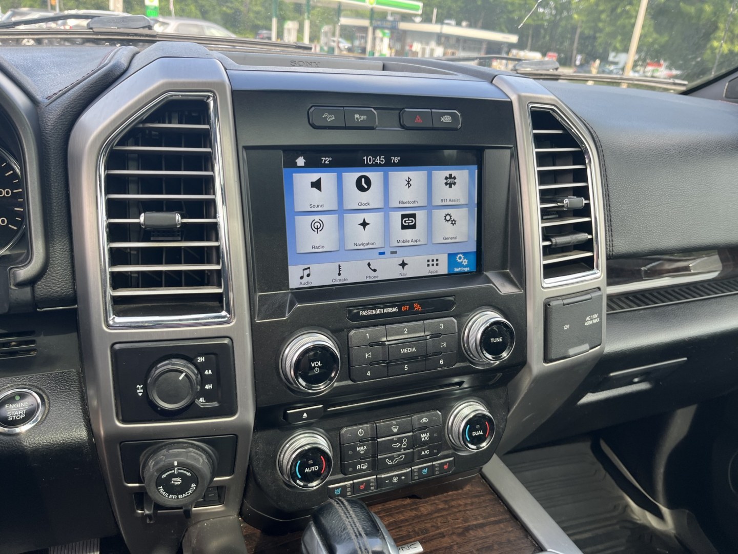 2016 White /Black Ford F-150 Platinum SuperCrew 5.5-ft. Bed 4WD (1FTEW1EG3GF) with an 3.5L V6 Twin Turbo engine, Automatic transmission, located at 11115 Chardon Rd. , Chardon, OH, 44024, (440) 214-9705, 41.580246, -81.241943 - 2016 Ford F-150 Platinum Crew Cab 4WD – Loaded Luxury Truck with Massive Towing and Fresh Timing Job! This 2016 Ford F-150 Platinum Crew Cab 4WD is a top-tier luxury truck that combines premium comfort with serious capability. Powered by the potent 3.5L Twin-Turbo EcoBoost V6 engine paired with a- Photo#23