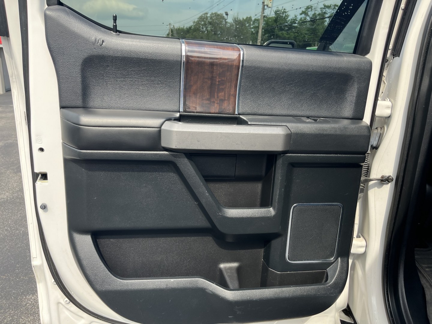 2016 White /Black Ford F-150 Platinum SuperCrew 5.5-ft. Bed 4WD (1FTEW1EG3GF) with an 3.5L V6 Twin Turbo engine, Automatic transmission, located at 11115 Chardon Rd. , Chardon, OH, 44024, (440) 214-9705, 41.580246, -81.241943 - 2016 Ford F-150 Platinum Crew Cab 4WD – Loaded Luxury Truck with Massive Towing and Fresh Timing Job! This 2016 Ford F-150 Platinum Crew Cab 4WD is a top-tier luxury truck that combines premium comfort with serious capability. Powered by the potent 3.5L Twin-Turbo EcoBoost V6 engine paired with a- Photo#31