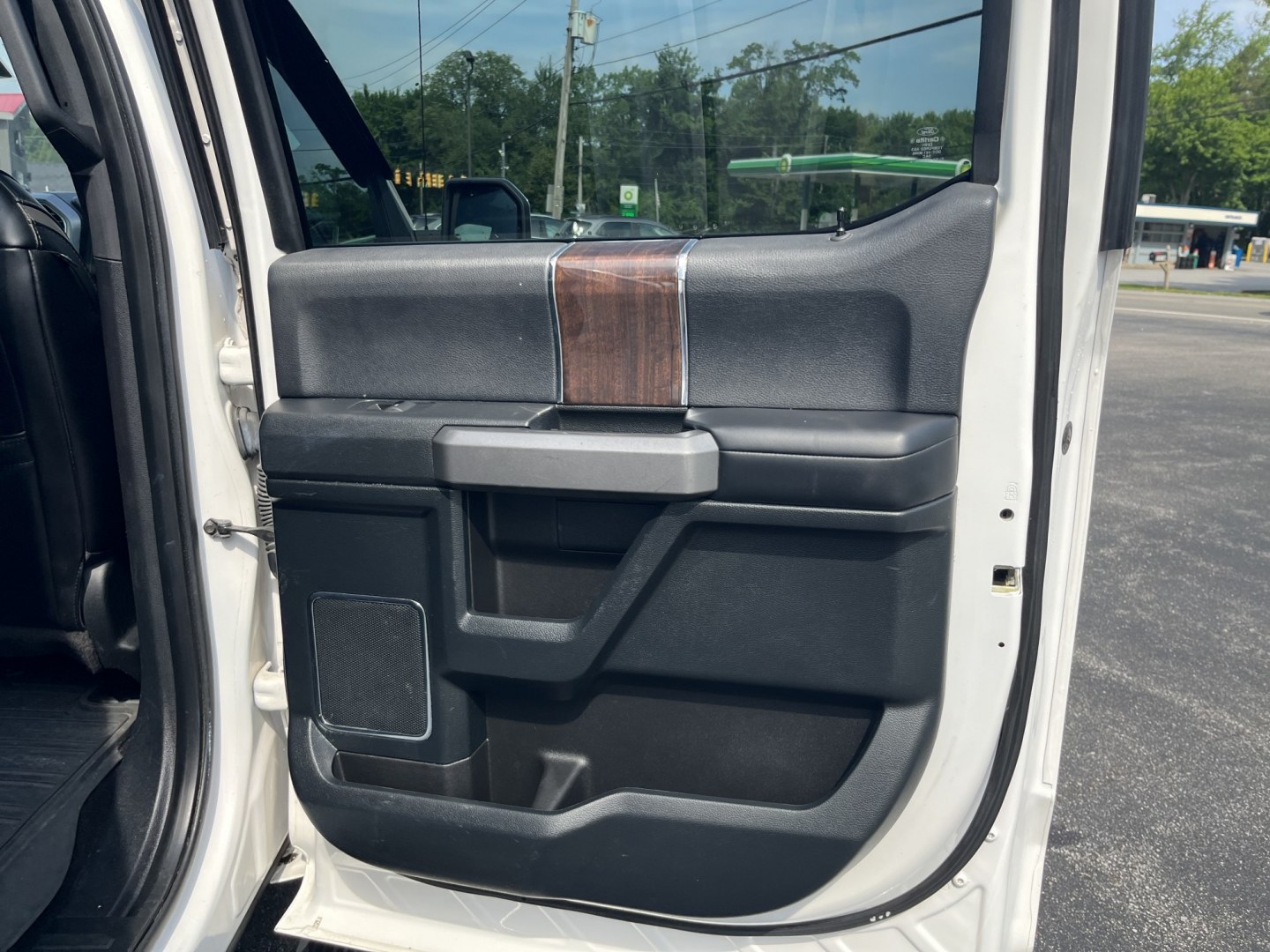 2016 White /Black Ford F-150 Platinum SuperCrew 5.5-ft. Bed 4WD (1FTEW1EG3GF) with an 3.5L V6 Twin Turbo engine, Automatic transmission, located at 11115 Chardon Rd. , Chardon, OH, 44024, (440) 214-9705, 41.580246, -81.241943 - 2016 Ford F-150 Platinum Crew Cab 4WD – Loaded Luxury Truck with Massive Towing and Fresh Timing Job! This 2016 Ford F-150 Platinum Crew Cab 4WD is a top-tier luxury truck that combines premium comfort with serious capability. Powered by the potent 3.5L Twin-Turbo EcoBoost V6 engine paired with a- Photo#35
