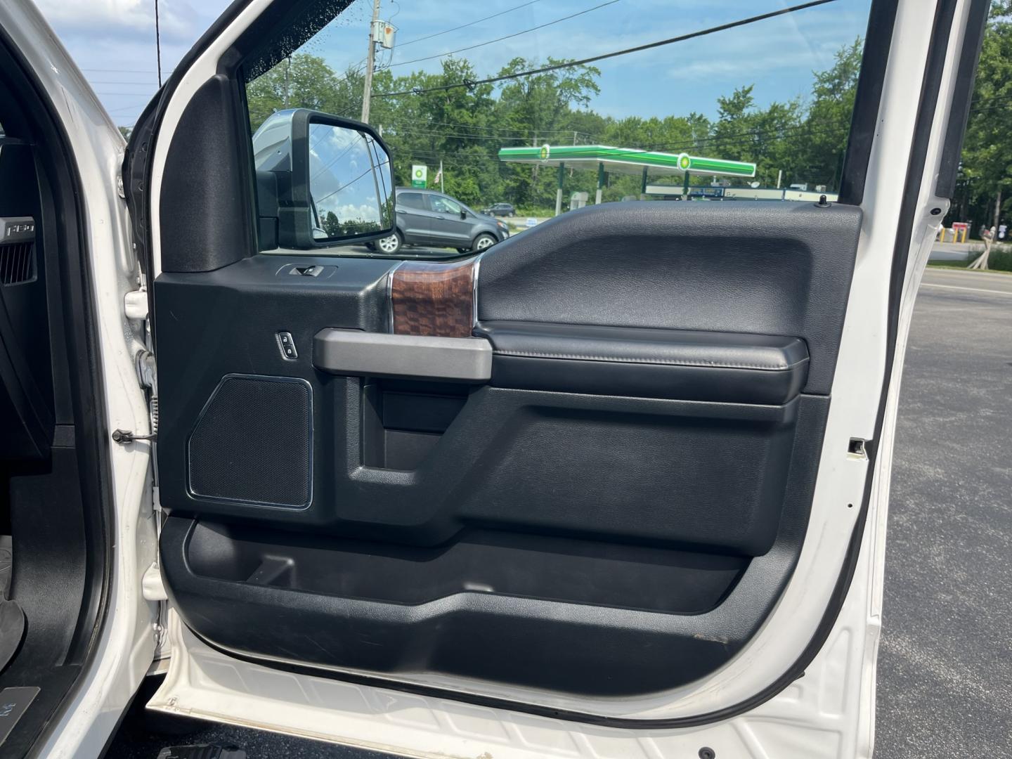 2016 White /Black Ford F-150 Platinum SuperCrew 5.5-ft. Bed 4WD (1FTEW1EG3GF) with an 3.5L V6 Twin Turbo engine, Automatic transmission, located at 11115 Chardon Rd. , Chardon, OH, 44024, (440) 214-9705, 41.580246, -81.241943 - 2016 Ford F-150 Platinum Crew Cab 4WD – Loaded Luxury Truck with Massive Towing and Fresh Timing Job! This 2016 Ford F-150 Platinum Crew Cab 4WD is a top-tier luxury truck that combines premium comfort with serious capability. Powered by the potent 3.5L Twin-Turbo EcoBoost V6 engine paired with a- Photo#37