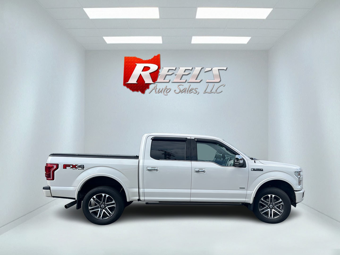 2016 White /Black Ford F-150 Platinum SuperCrew 5.5-ft. Bed 4WD (1FTEW1EG3GF) with an 3.5L V6 Twin Turbo engine, Automatic transmission, located at 11115 Chardon Rd. , Chardon, OH, 44024, (440) 214-9705, 41.580246, -81.241943 - 2016 Ford F-150 Platinum Crew Cab 4WD – Loaded Luxury Truck with Massive Towing and Fresh Timing Job! This 2016 Ford F-150 Platinum Crew Cab 4WD is a top-tier luxury truck that combines premium comfort with serious capability. Powered by the potent 3.5L Twin-Turbo EcoBoost V6 engine paired with a- Photo#5