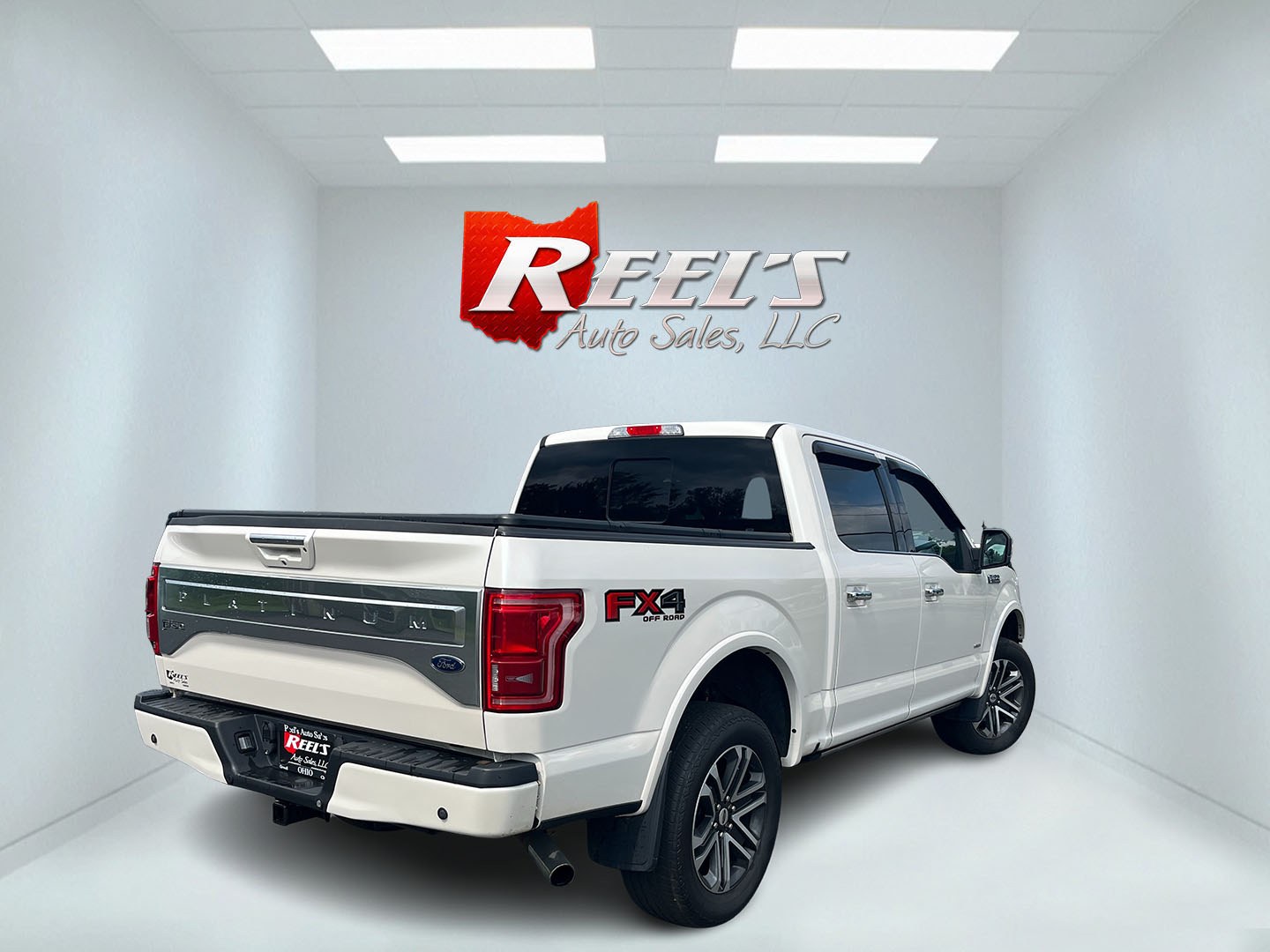 2016 White /Black Ford F-150 Platinum SuperCrew 5.5-ft. Bed 4WD (1FTEW1EG3GF) with an 3.5L V6 Twin Turbo engine, Automatic transmission, located at 11115 Chardon Rd. , Chardon, OH, 44024, (440) 214-9705, 41.580246, -81.241943 - 2016 Ford F-150 Platinum Crew Cab 4WD – Loaded Luxury Truck with Massive Towing and Fresh Timing Job! This 2016 Ford F-150 Platinum Crew Cab 4WD is a top-tier luxury truck that combines premium comfort with serious capability. Powered by the potent 3.5L Twin-Turbo EcoBoost V6 engine paired with a- Photo#6