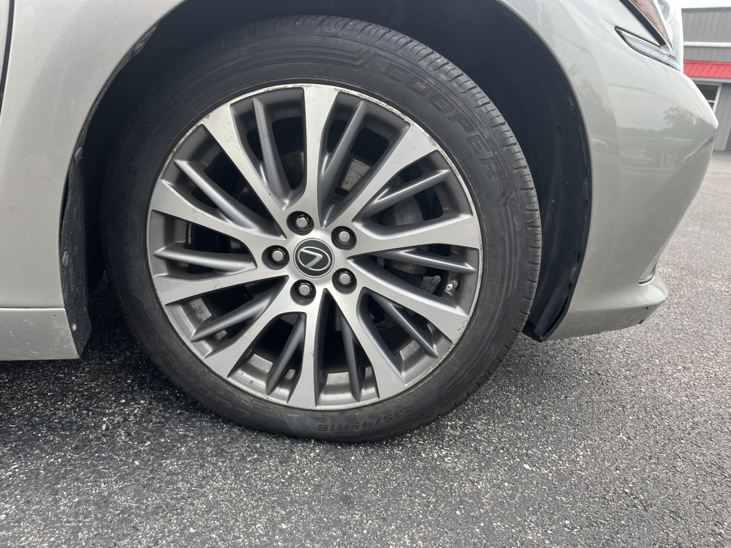 2021 Gray /Gray Lexus ES 250 Premium (58AD11D17MU) with an 2.5L I4 DOHC 16V engine, Automatic transmission, located at 11115 Chardon Rd. , Chardon, OH, 44024, (440) 214-9705, 41.580246, -81.241943- Photo#4