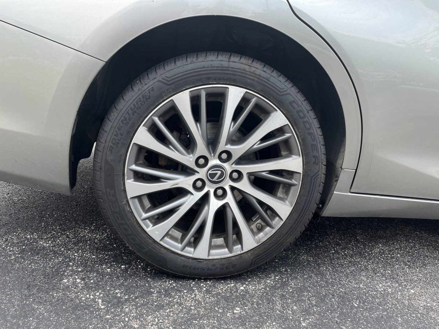 2021 Gray /Gray Lexus ES 250 Premium (58AD11D17MU) with an 2.5L I4 DOHC 16V engine, Automatic transmission, located at 11115 Chardon Rd. , Chardon, OH, 44024, (440) 214-9705, 41.580246, -81.241943- Photo#7