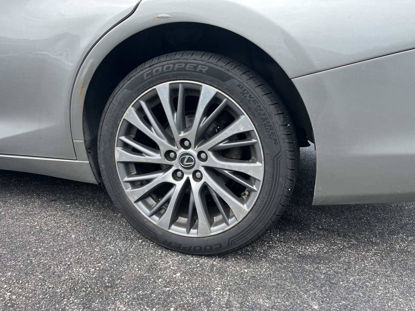 2021 Gray /Gray Lexus ES 250 Premium (58AD11D17MU) with an 2.5L I4 DOHC 16V engine, Automatic transmission, located at 11115 Chardon Rd. , Chardon, OH, 44024, (440) 214-9705, 41.580246, -81.241943- Photo#10
