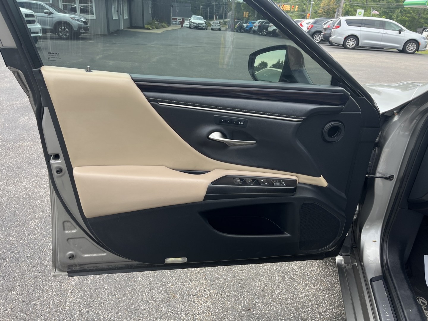 2021 Gray /Gray Lexus ES 250 Premium (58AD11D17MU) with an 2.5L I4 DOHC 16V engine, Automatic transmission, located at 11115 Chardon Rd. , Chardon, OH, 44024, (440) 214-9705, 41.580246, -81.241943- Photo#15
