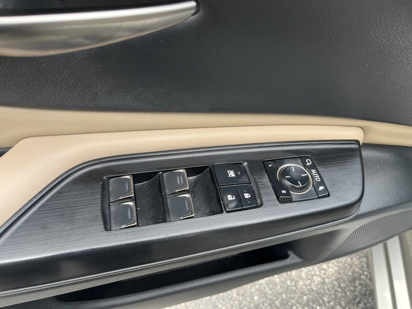 2021 Gray /Gray Lexus ES 250 Premium (58AD11D17MU) with an 2.5L I4 DOHC 16V engine, Automatic transmission, located at 11115 Chardon Rd. , Chardon, OH, 44024, (440) 214-9705, 41.580246, -81.241943- Photo#16