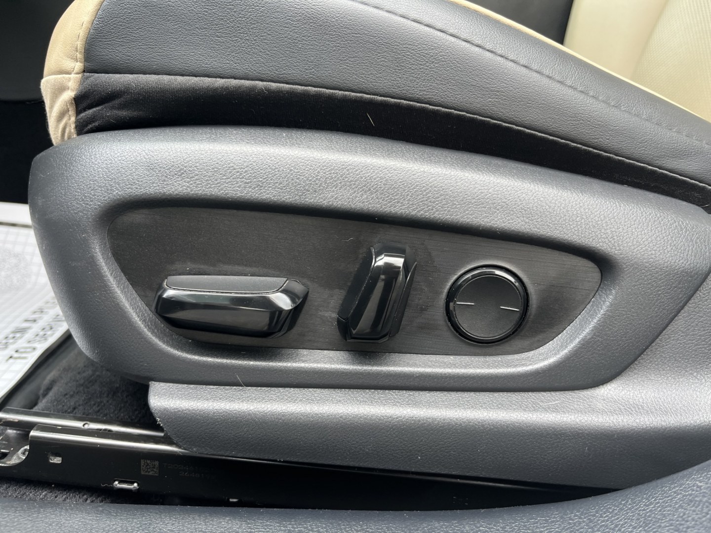 2021 Gray /Gray Lexus ES 250 Premium (58AD11D17MU) with an 2.5L I4 DOHC 16V engine, Automatic transmission, located at 11115 Chardon Rd. , Chardon, OH, 44024, (440) 214-9705, 41.580246, -81.241943- Photo#18