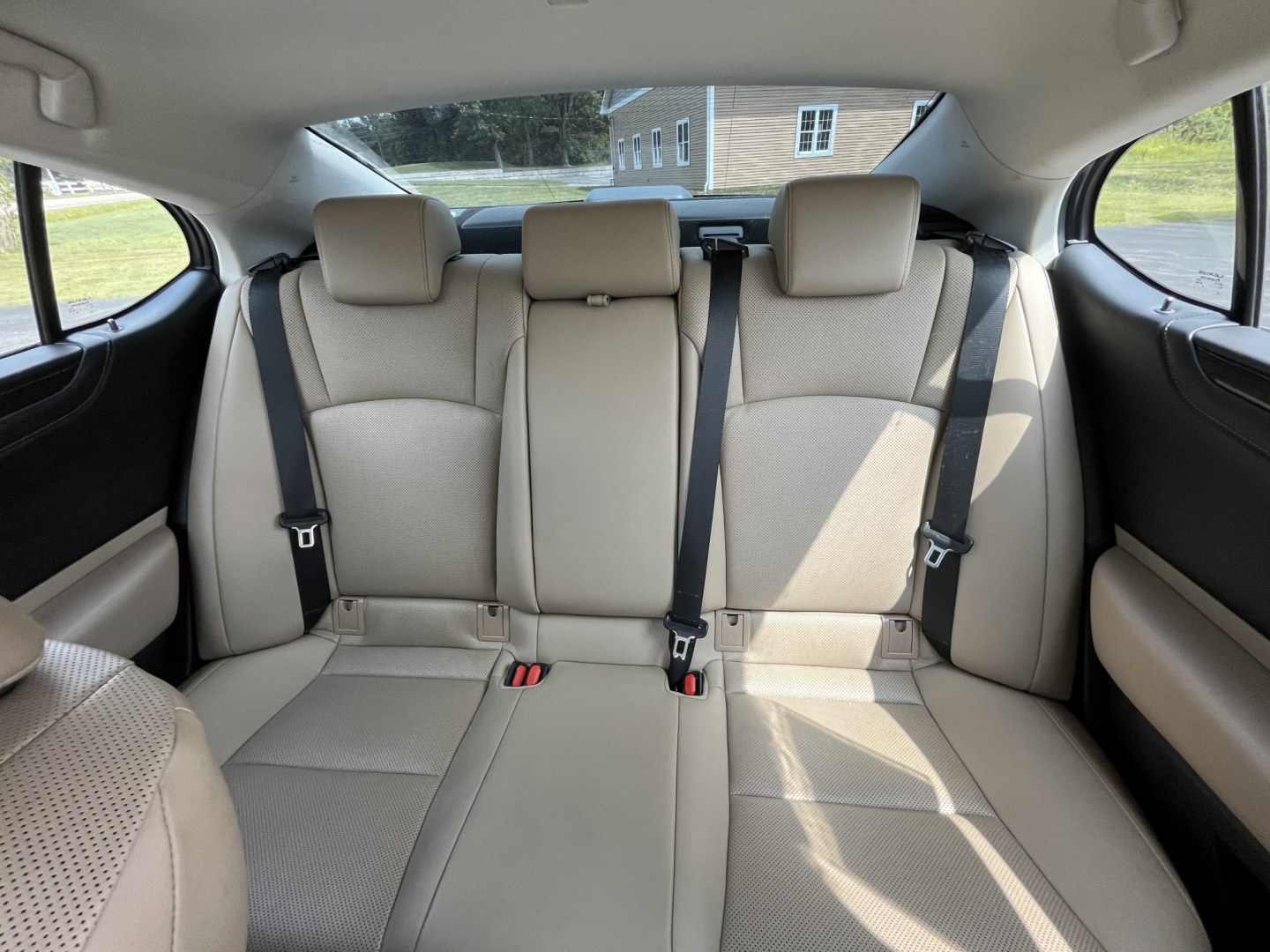 2021 Gray /Gray Lexus ES 250 Premium (58AD11D17MU) with an 2.5L I4 DOHC 16V engine, Automatic transmission, located at 11115 Chardon Rd. , Chardon, OH, 44024, (440) 214-9705, 41.580246, -81.241943- Photo#29