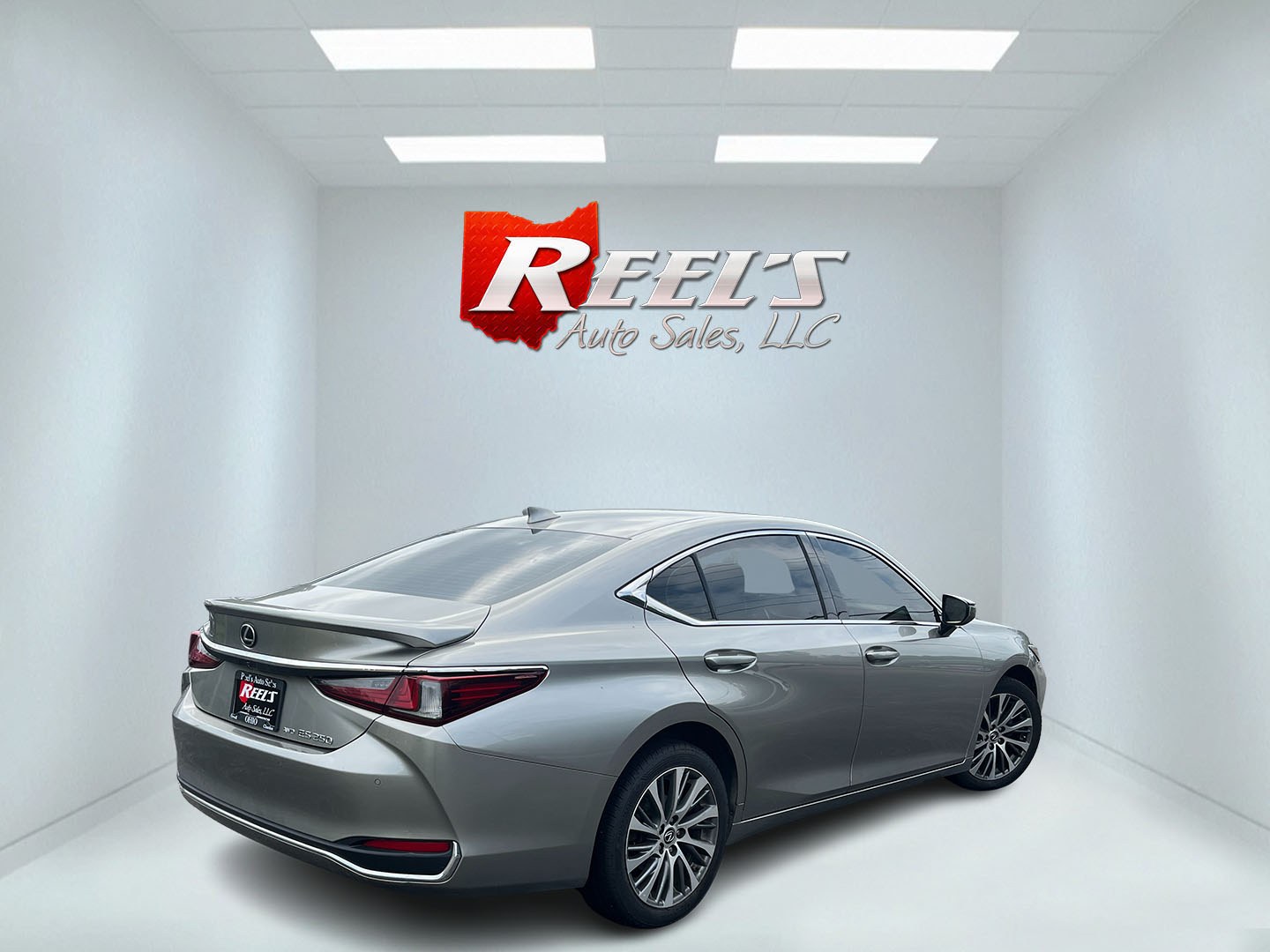 2021 Gray /Gray Lexus ES 250 Premium (58AD11D17MU) with an 2.5L I4 DOHC 16V engine, Automatic transmission, located at 11115 Chardon Rd. , Chardon, OH, 44024, (440) 214-9705, 41.580246, -81.241943- Photo#6