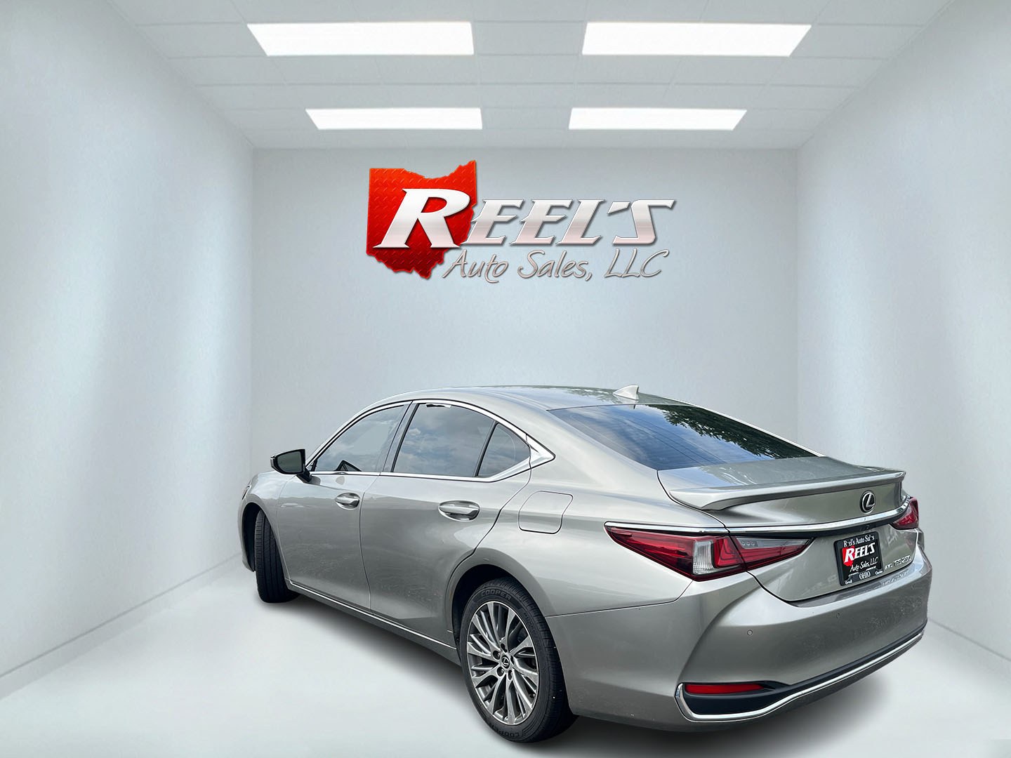2021 Gray /Gray Lexus ES 250 Premium (58AD11D17MU) with an 2.5L I4 DOHC 16V engine, Automatic transmission, located at 11115 Chardon Rd. , Chardon, OH, 44024, (440) 214-9705, 41.580246, -81.241943- Photo#9