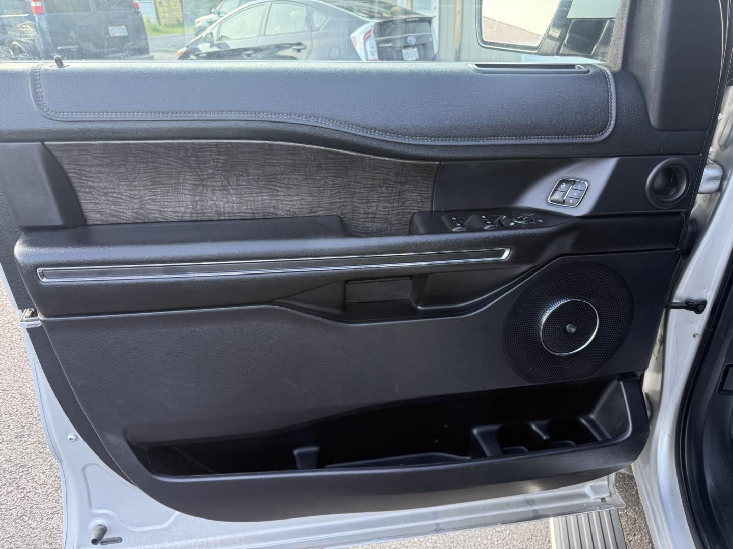 2019 Silver /Black Ford Expedition MAX Limited 4WD (1FMJK2AT3KE) with an 3.5L V6 DOHC 24V TWIN TURBO engine, Automatic transmission, located at 547 E. Main St., Orwell, OH, 44076, (440) 437-5893, 41.535435, -80.847855 - 2019 Ford Expedition Max Limited 4WD – Spacious 3-Row Luxury SUV with Twin-Turbo Power and Premium Comfort! This 2019 Ford Expedition Max Limited 4WD is a commanding full-size SUV that offers massive interior space, strong performance, and upscale luxury. Powered by the potent 3.5L Twin-Turbo Eco- Photo#7