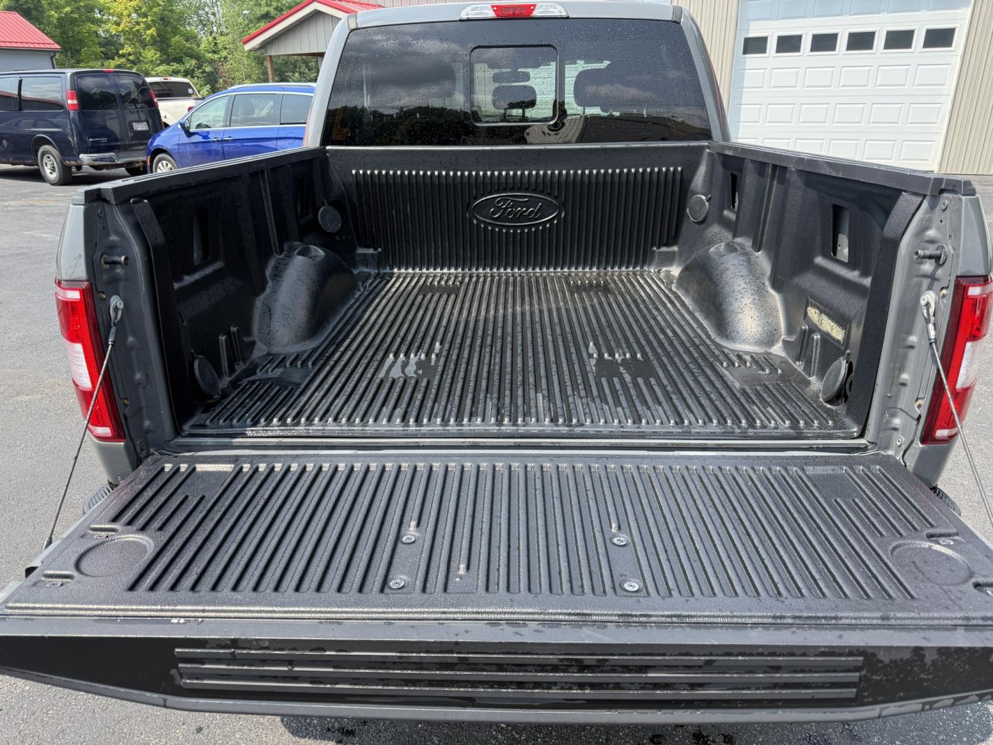 2018 Gray /Black Ford F-150 XLT SuperCrew 5.5-ft. Bed 4WD (1FTEW1EP4JF) with an 2.7L V6 DOHC 24V TWIN TURBO engine, Automatic transmission, located at 547 E. Main St., Orwell, OH, 44076, (440) 437-5893, 41.535435, -80.847855 - 2018 Ford F-150 XLT Crew Cab 4WD – Sporty Twin-Turbo Power with Fresh All-Terrain Tires and Modern Tech! This 2018 Ford F-150 XLT Crew Cab 4WD is a sharp, well-equipped full-size truck that offers strong performance and practical features. Powered by a responsive 2.7L Twin-Turbo EcoBoost V6 engin- Photo#6