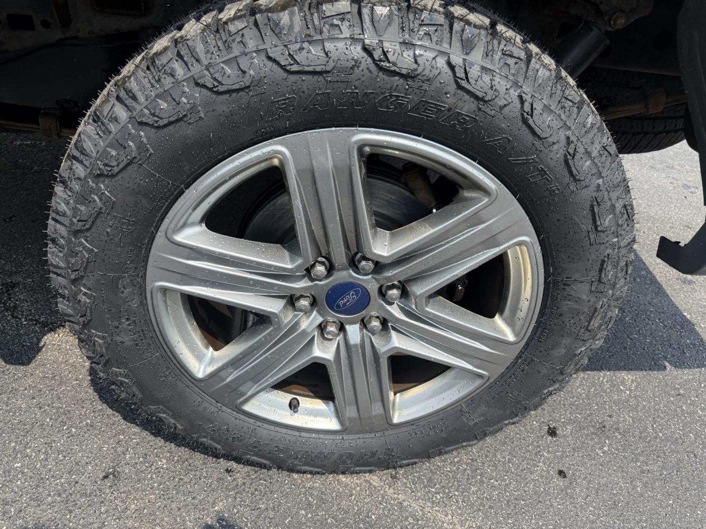 2018 Gray /Black Ford F-150 XLT SuperCrew 5.5-ft. Bed 4WD (1FTEW1EP4JF) with an 2.7L V6 DOHC 24V TWIN TURBO engine, Automatic transmission, located at 547 E. Main St., Orwell, OH, 44076, (440) 437-5893, 41.535435, -80.847855 - 2018 Ford F-150 XLT Crew Cab 4WD – Sporty Twin-Turbo Power with Fresh All-Terrain Tires and Modern Tech! This 2018 Ford F-150 XLT Crew Cab 4WD is a sharp, well-equipped full-size truck that offers strong performance and practical features. Powered by a responsive 2.7L Twin-Turbo EcoBoost V6 engin- Photo#33
