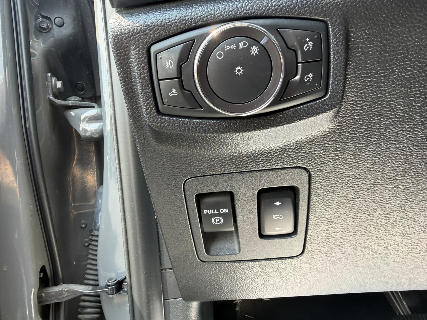 2018 Gray /Black Ford F-150 XLT SuperCrew 5.5-ft. Bed 4WD (1FTEW1EP4JF) with an 2.7L V6 DOHC 24V TWIN TURBO engine, Automatic transmission, located at 547 E. Main St., Orwell, OH, 44076, (440) 437-5893, 41.535435, -80.847855 - 2018 Ford F-150 XLT Crew Cab 4WD – Sporty Twin-Turbo Power with Fresh All-Terrain Tires and Modern Tech! This 2018 Ford F-150 XLT Crew Cab 4WD is a sharp, well-equipped full-size truck that offers strong performance and practical features. Powered by a responsive 2.7L Twin-Turbo EcoBoost V6 engin- Photo#11