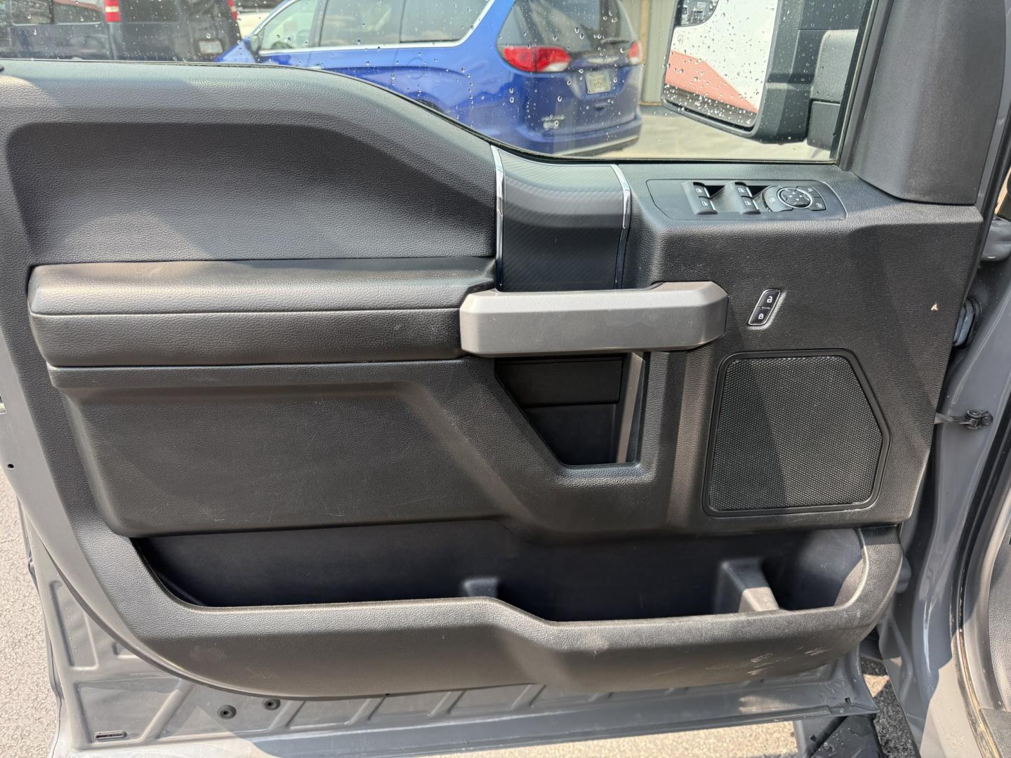 2018 Gray /Black Ford F-150 XLT SuperCrew 5.5-ft. Bed 4WD (1FTEW1EP4JF) with an 2.7L V6 DOHC 24V TWIN TURBO engine, Automatic transmission, located at 547 E. Main St., Orwell, OH, 44076, (440) 437-5893, 41.535435, -80.847855 - 2018 Ford F-150 XLT Crew Cab 4WD – Sporty Twin-Turbo Power with Fresh All-Terrain Tires and Modern Tech! This 2018 Ford F-150 XLT Crew Cab 4WD is a sharp, well-equipped full-size truck that offers strong performance and practical features. Powered by a responsive 2.7L Twin-Turbo EcoBoost V6 engin- Photo#9