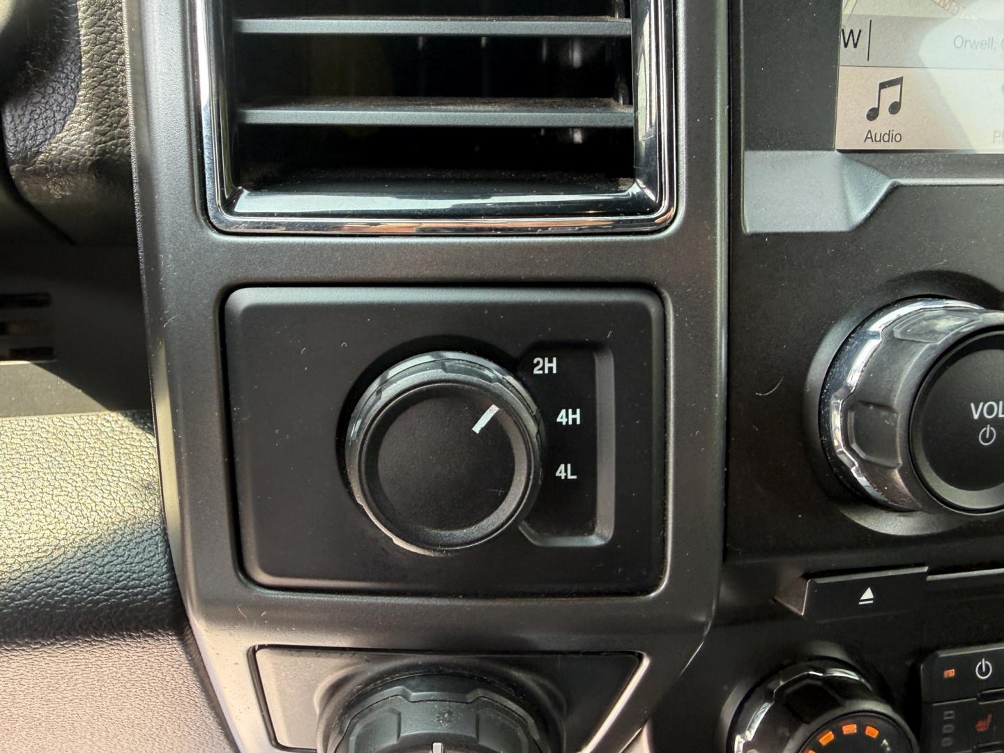 2018 Gray /Black Ford F-150 XLT SuperCrew 5.5-ft. Bed 4WD (1FTEW1EP4JF) with an 2.7L V6 DOHC 24V TWIN TURBO engine, Automatic transmission, located at 547 E. Main St., Orwell, OH, 44076, (440) 437-5893, 41.535435, -80.847855 - 2018 Ford F-150 XLT Crew Cab 4WD – Sporty Twin-Turbo Power with Fresh All-Terrain Tires and Modern Tech! This 2018 Ford F-150 XLT Crew Cab 4WD is a sharp, well-equipped full-size truck that offers strong performance and practical features. Powered by a responsive 2.7L Twin-Turbo EcoBoost V6 engin- Photo#14