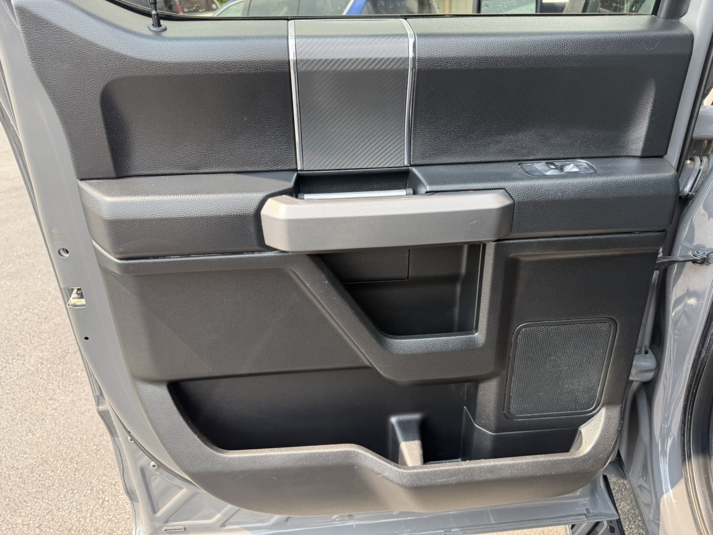 2018 Gray /Black Ford F-150 XLT SuperCrew 5.5-ft. Bed 4WD (1FTEW1EP4JF) with an 2.7L V6 DOHC 24V TWIN TURBO engine, Automatic transmission, located at 547 E. Main St., Orwell, OH, 44076, (440) 437-5893, 41.535435, -80.847855 - 2018 Ford F-150 XLT Crew Cab 4WD – Sporty Twin-Turbo Power with Fresh All-Terrain Tires and Modern Tech! This 2018 Ford F-150 XLT Crew Cab 4WD is a sharp, well-equipped full-size truck that offers strong performance and practical features. Powered by a responsive 2.7L Twin-Turbo EcoBoost V6 engin- Photo#36