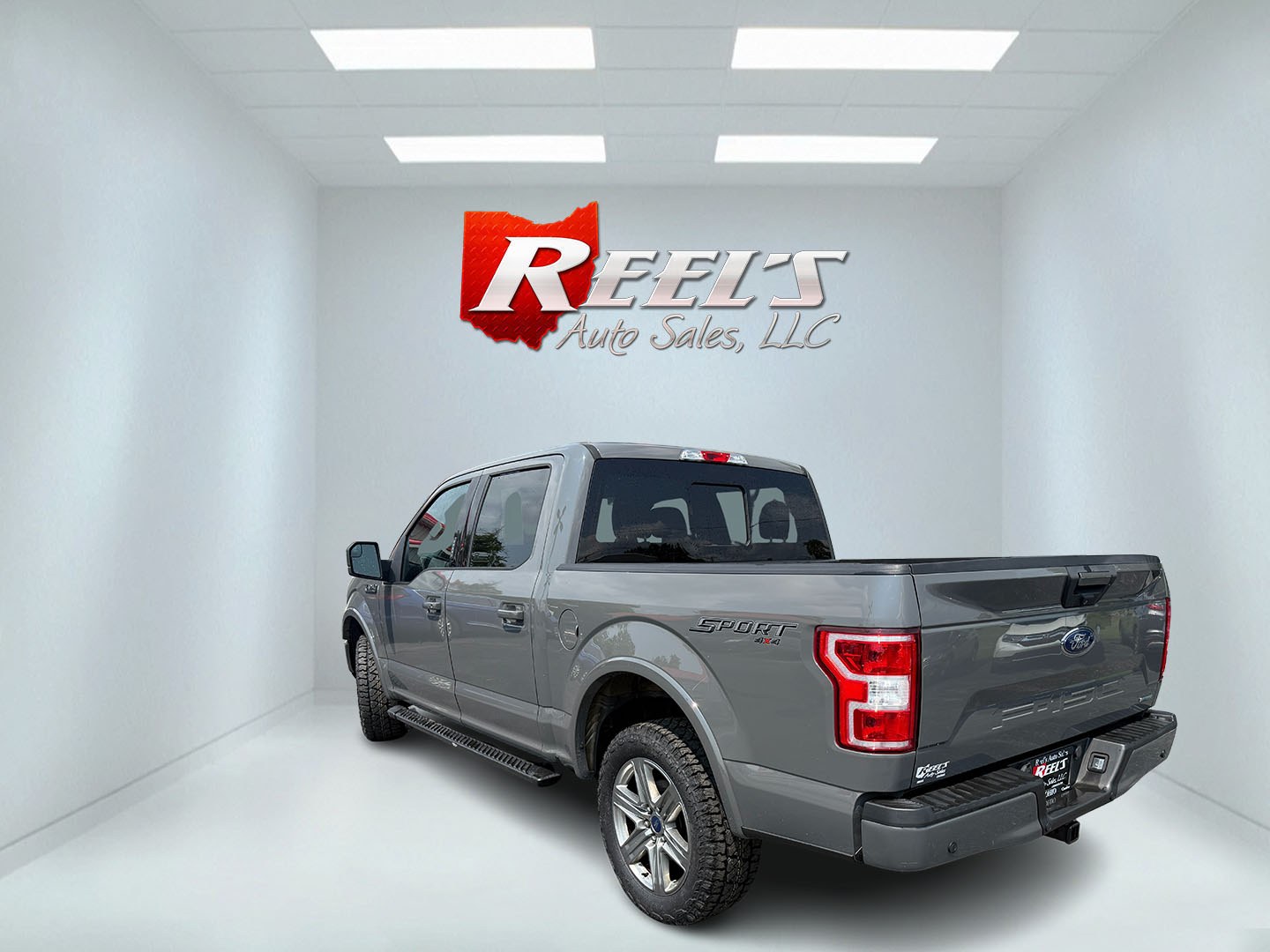 2018 Gray /Black Ford F-150 XLT SuperCrew 5.5-ft. Bed 4WD (1FTEW1EP4JF) with an 2.7L V6 DOHC 24V TWIN TURBO engine, Automatic transmission, located at 547 E. Main St., Orwell, OH, 44076, (440) 437-5893, 41.535435, -80.847855 - 2018 Ford F-150 XLT Crew Cab 4WD – Sporty Twin-Turbo Power with Fresh All-Terrain Tires and Modern Tech! This 2018 Ford F-150 XLT Crew Cab 4WD is a sharp, well-equipped full-size truck that offers strong performance and practical features. Powered by a responsive 2.7L Twin-Turbo EcoBoost V6 engin- Photo#31