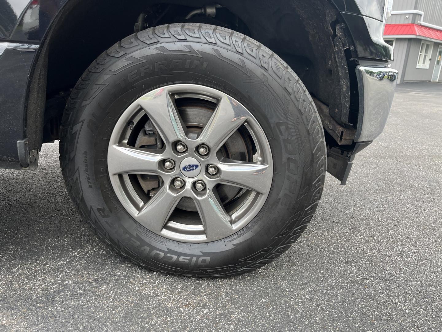 2019 Black /Gray Ford F-150 XLT SuperCrew 5.5-ft. Bed 4WD (1FTEW1EP1KF) with an 2.7L V6 DOHC 24V TWIN TURBO engine, Automatic transmission, located at 11115 Chardon Rd. , Chardon, OH, 44024, (440) 214-9705, 41.580246, -81.241943 - 2019 Ford F-150 XLT Crew Cab 4WD – Sporty Twin-Turbo Power with Towing Capability and Modern Tech! This 2019 Ford F-150 XLT Crew Cab 4WD is a sharp, well-equipped full-size truck that offers strong performance and practical features. Powered by a responsive 2.7L Twin-Turbo EcoBoost V6 engine pair- Photo#5