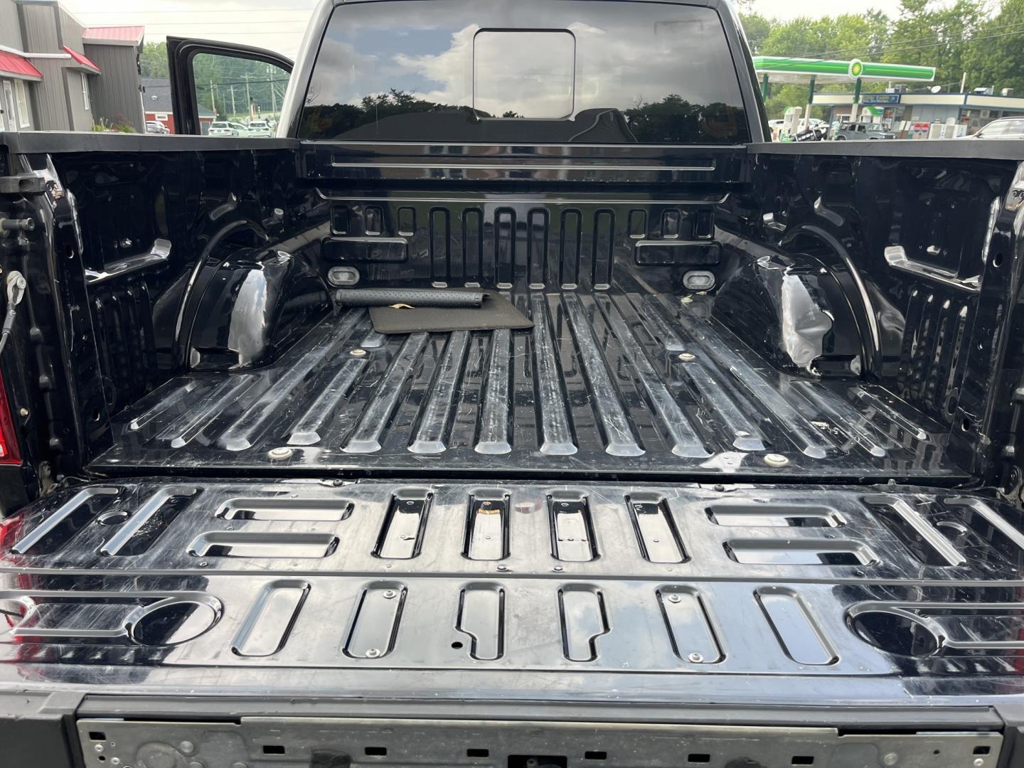 2019 Black /Gray Ford F-150 XLT SuperCrew 5.5-ft. Bed 4WD (1FTEW1EP1KF) with an 2.7L V6 DOHC 24V TWIN TURBO engine, Automatic transmission, located at 11115 Chardon Rd. , Chardon, OH, 44024, (440) 214-9705, 41.580246, -81.241943 - 2019 Ford F-150 XLT Crew Cab 4WD – Sporty Twin-Turbo Power with Towing Capability and Modern Tech! This 2019 Ford F-150 XLT Crew Cab 4WD is a sharp, well-equipped full-size truck that offers strong performance and practical features. Powered by a responsive 2.7L Twin-Turbo EcoBoost V6 engine pair- Photo#15
