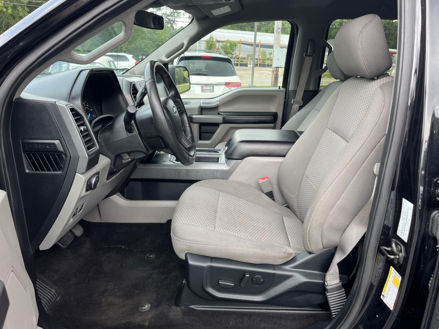 2019 Black /Gray Ford F-150 XLT SuperCrew 5.5-ft. Bed 4WD (1FTEW1EP1KF) with an 2.7L V6 DOHC 24V TWIN TURBO engine, Automatic transmission, located at 11115 Chardon Rd. , Chardon, OH, 44024, (440) 214-9705, 41.580246, -81.241943 - 2019 Ford F-150 XLT Crew Cab 4WD – Sporty Twin-Turbo Power with Towing Capability and Modern Tech! This 2019 Ford F-150 XLT Crew Cab 4WD is a sharp, well-equipped full-size truck that offers strong performance and practical features. Powered by a responsive 2.7L Twin-Turbo EcoBoost V6 engine pair- Photo#18